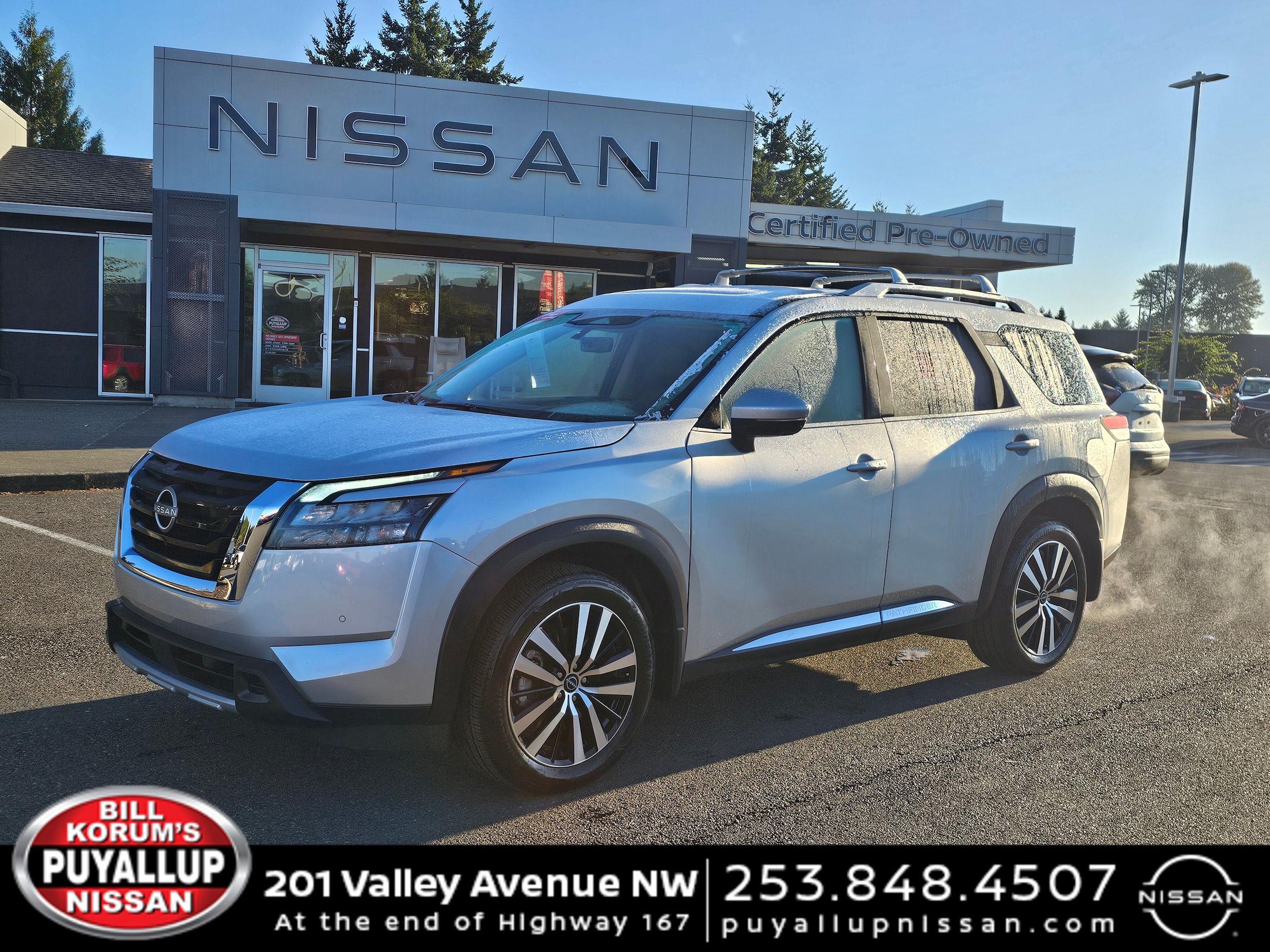 2025 Nissan Pathfinder Platinum's photo