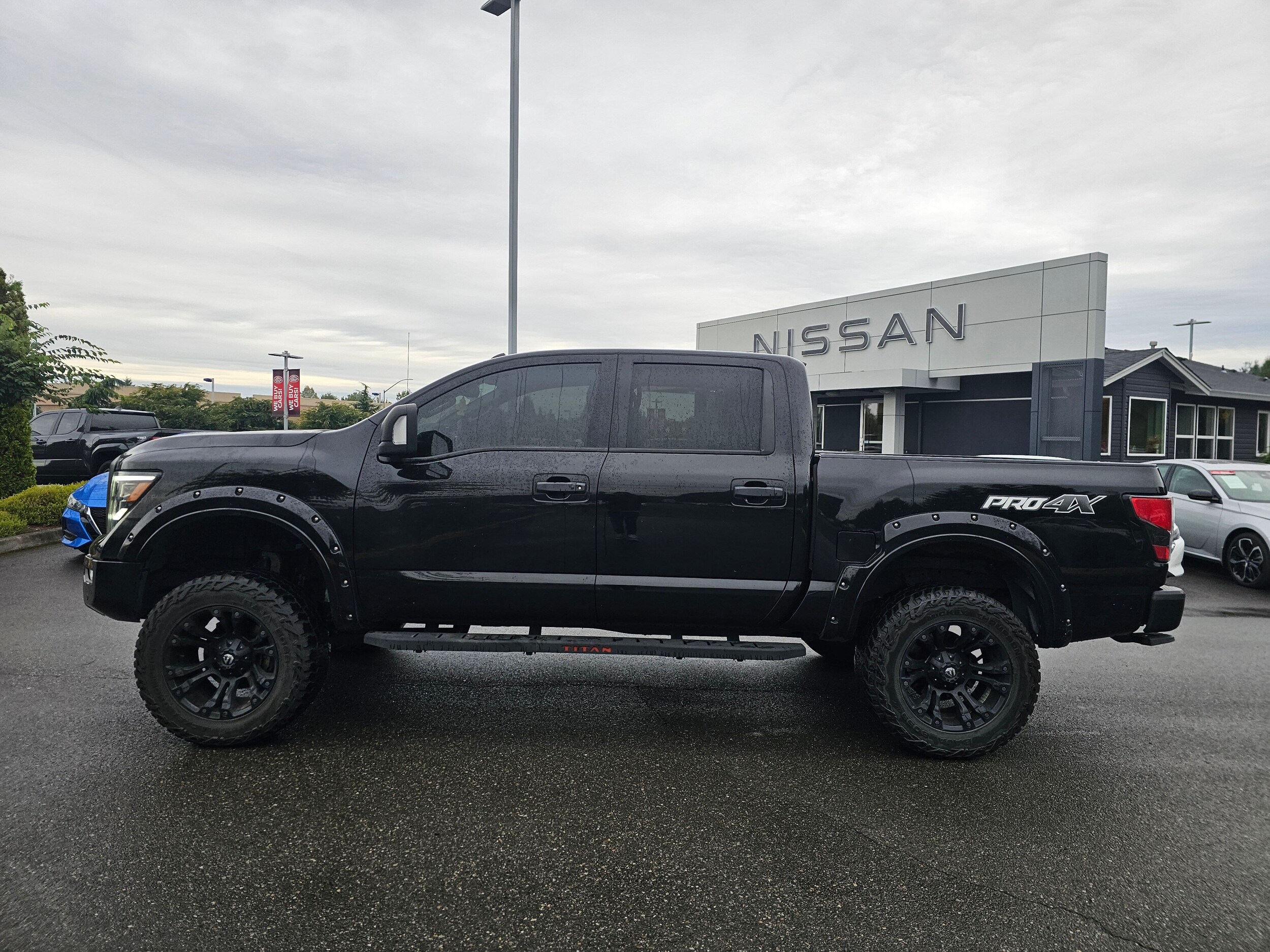 2021 Nissan Titan PRO-4X photo 2