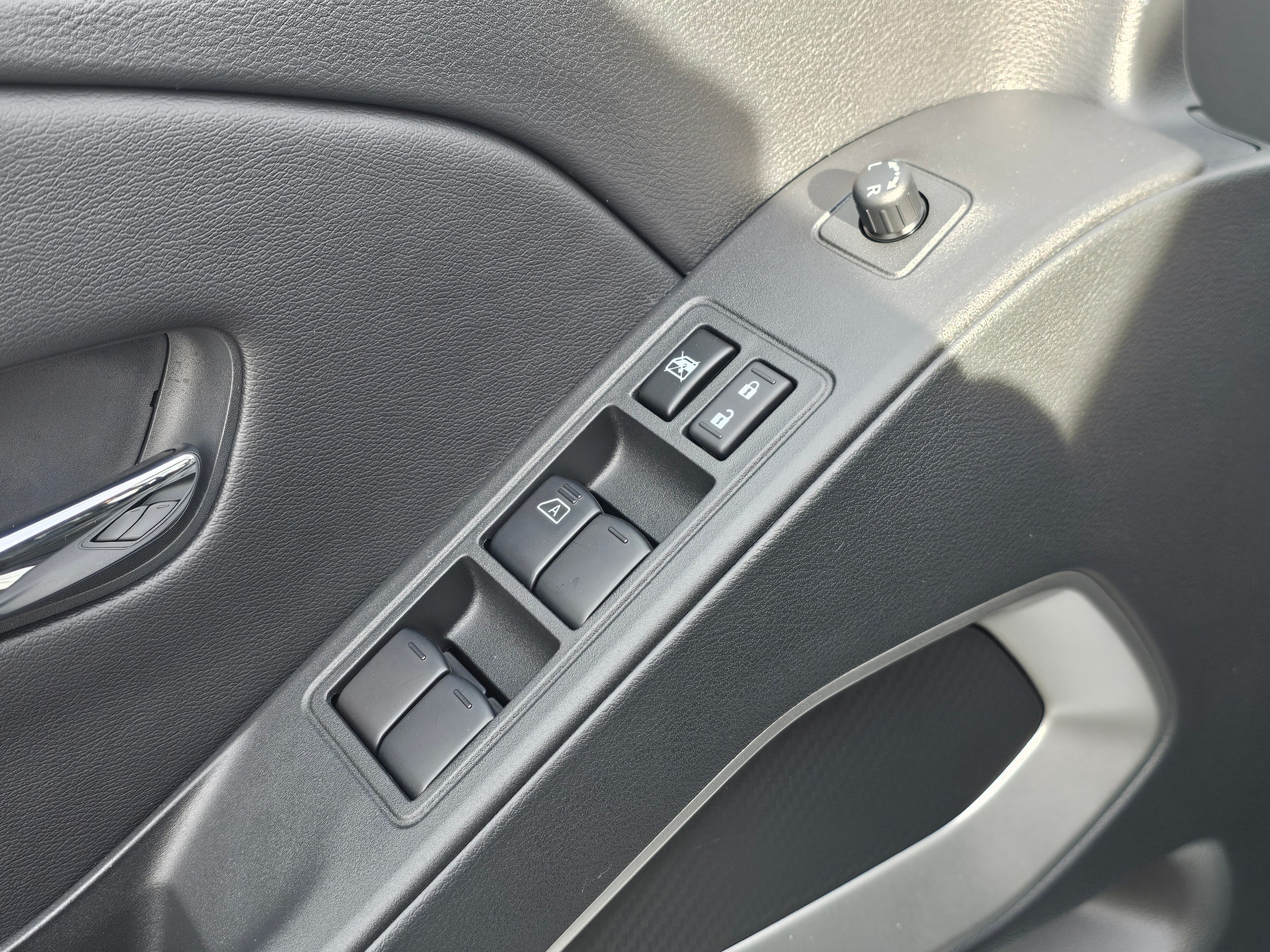 2025 Nissan Frontier SV - Photo 26