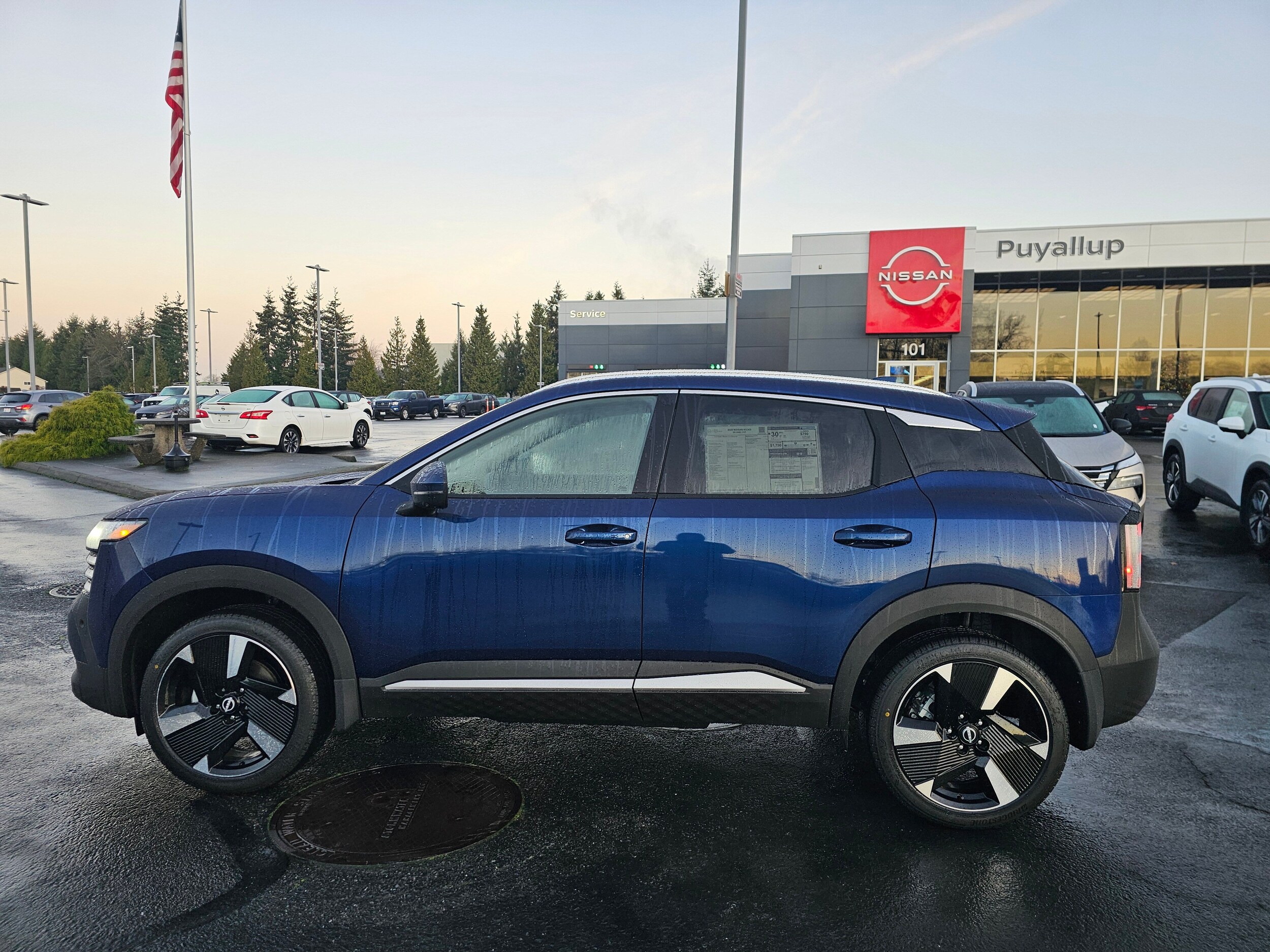 2025 Nissan Kicks SR photo 2
