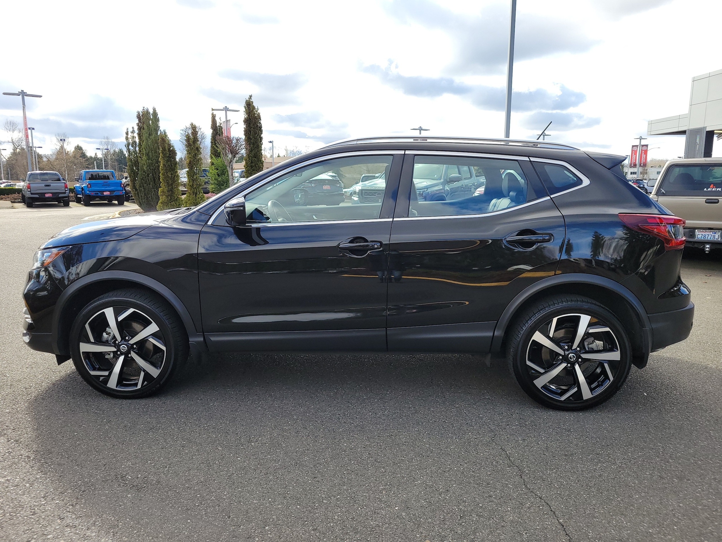 Certified 2022 Nissan Rogue Sport SL with VIN JN1BJ1CW0NW493181 for sale in Puyallup, WA