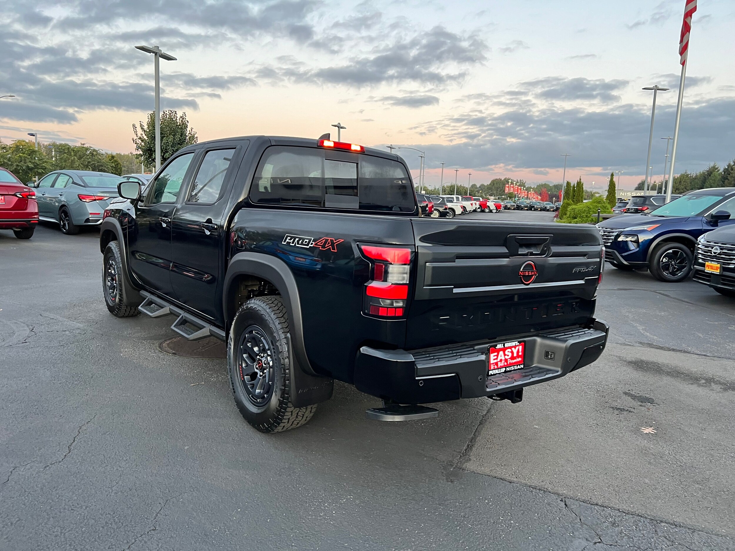 2025 Nissan Frontier PRO-4X photo 3