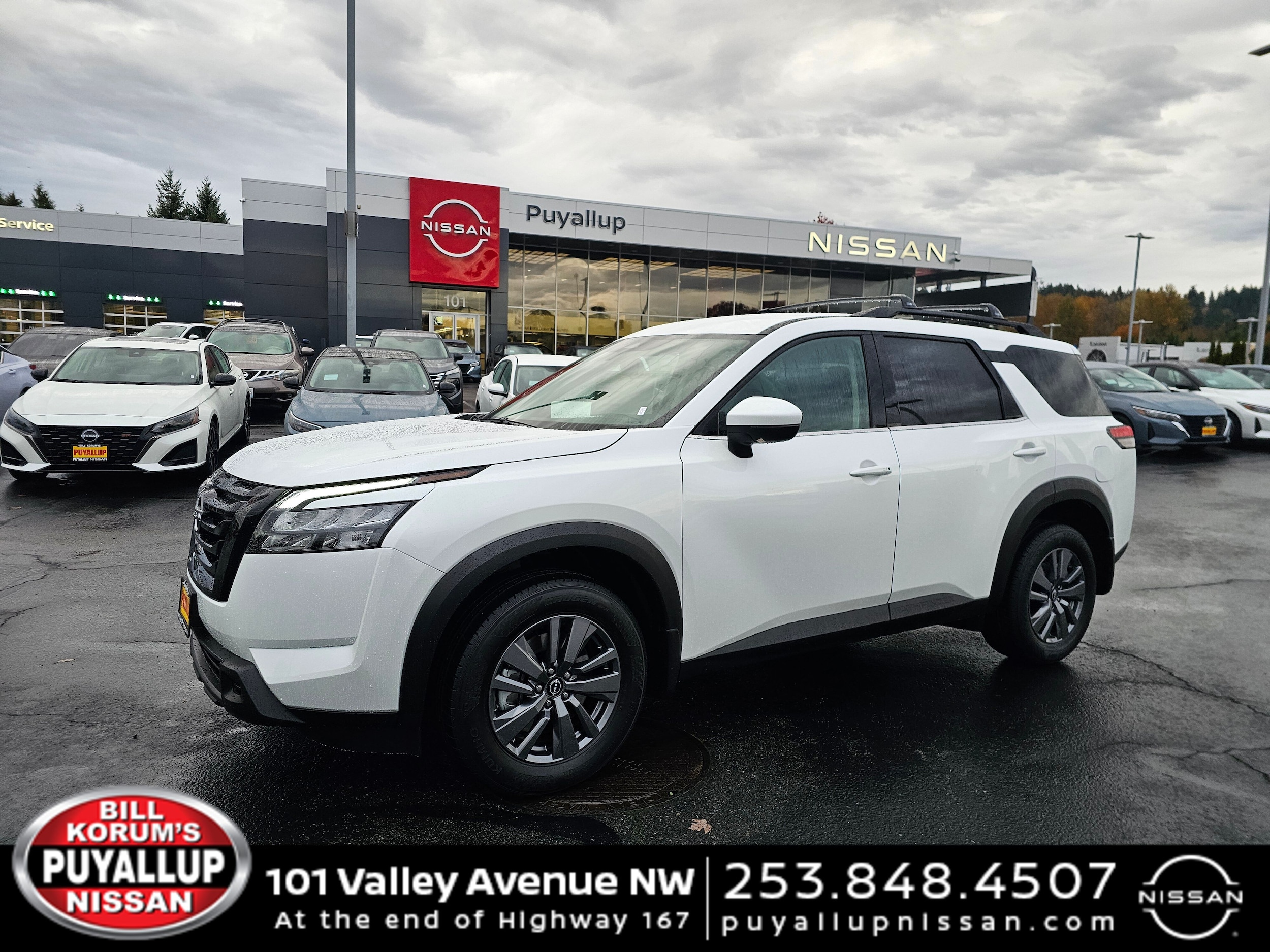 2025 Nissan Pathfinder SV's photo