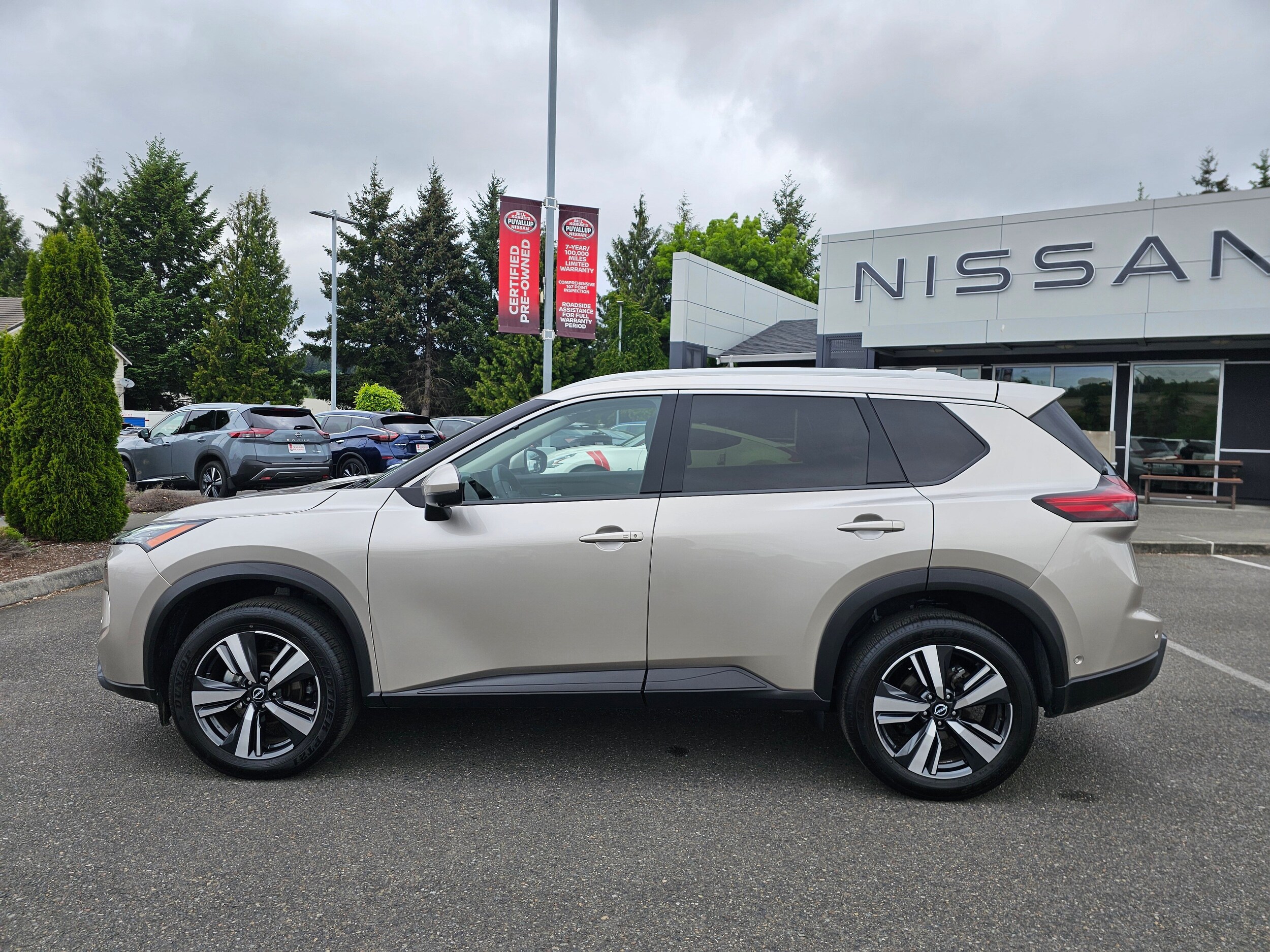 2024 Nissan Rogue SL photo 2