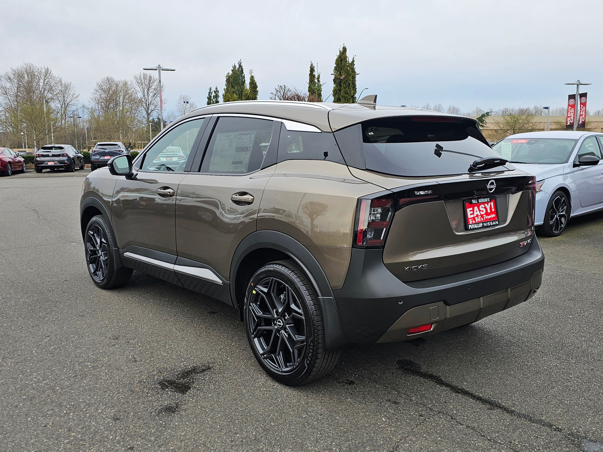 2025 Nissan Kicks SR photo 3