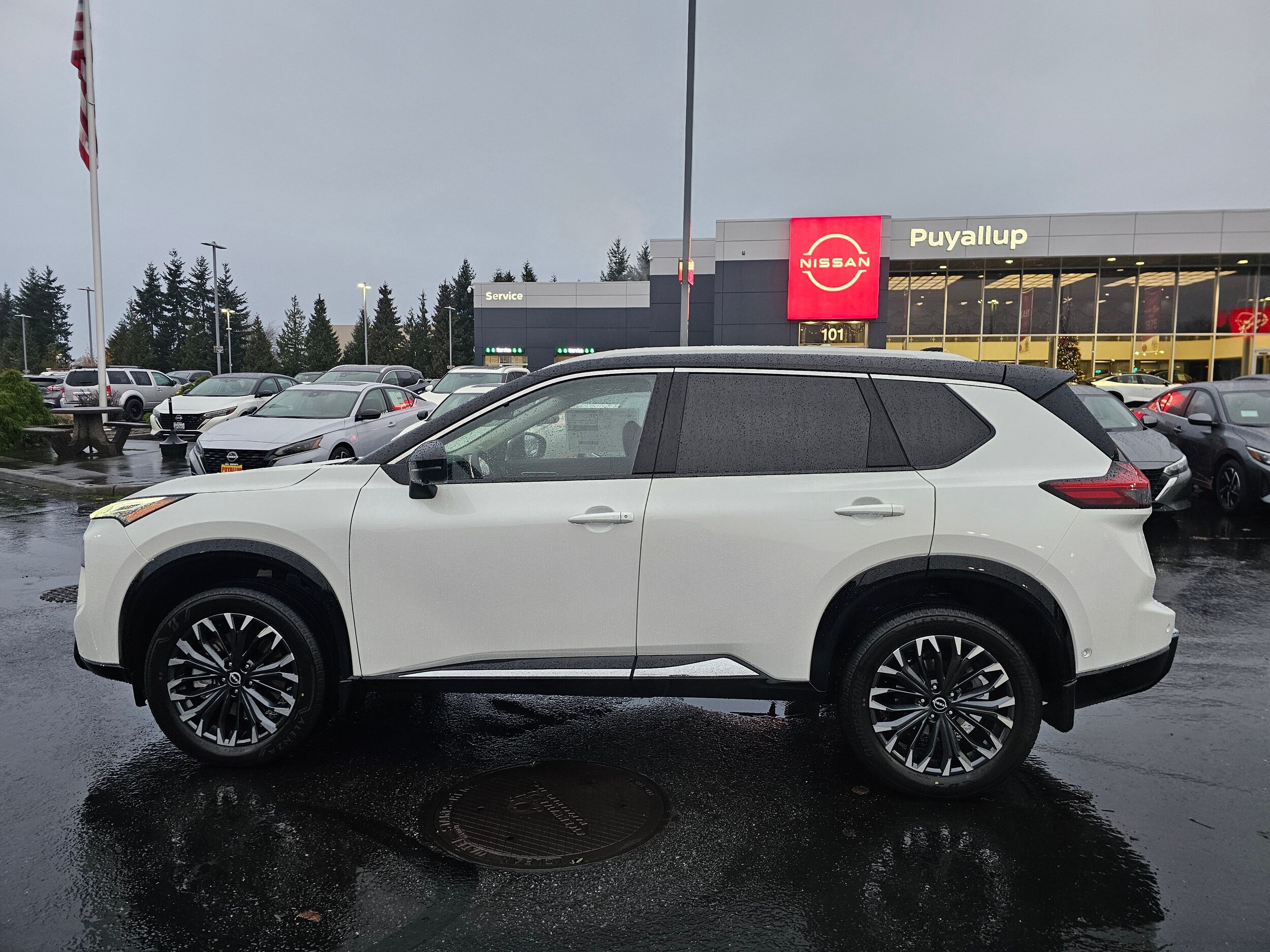 2026 Nissan Rogue Platinum photo 2