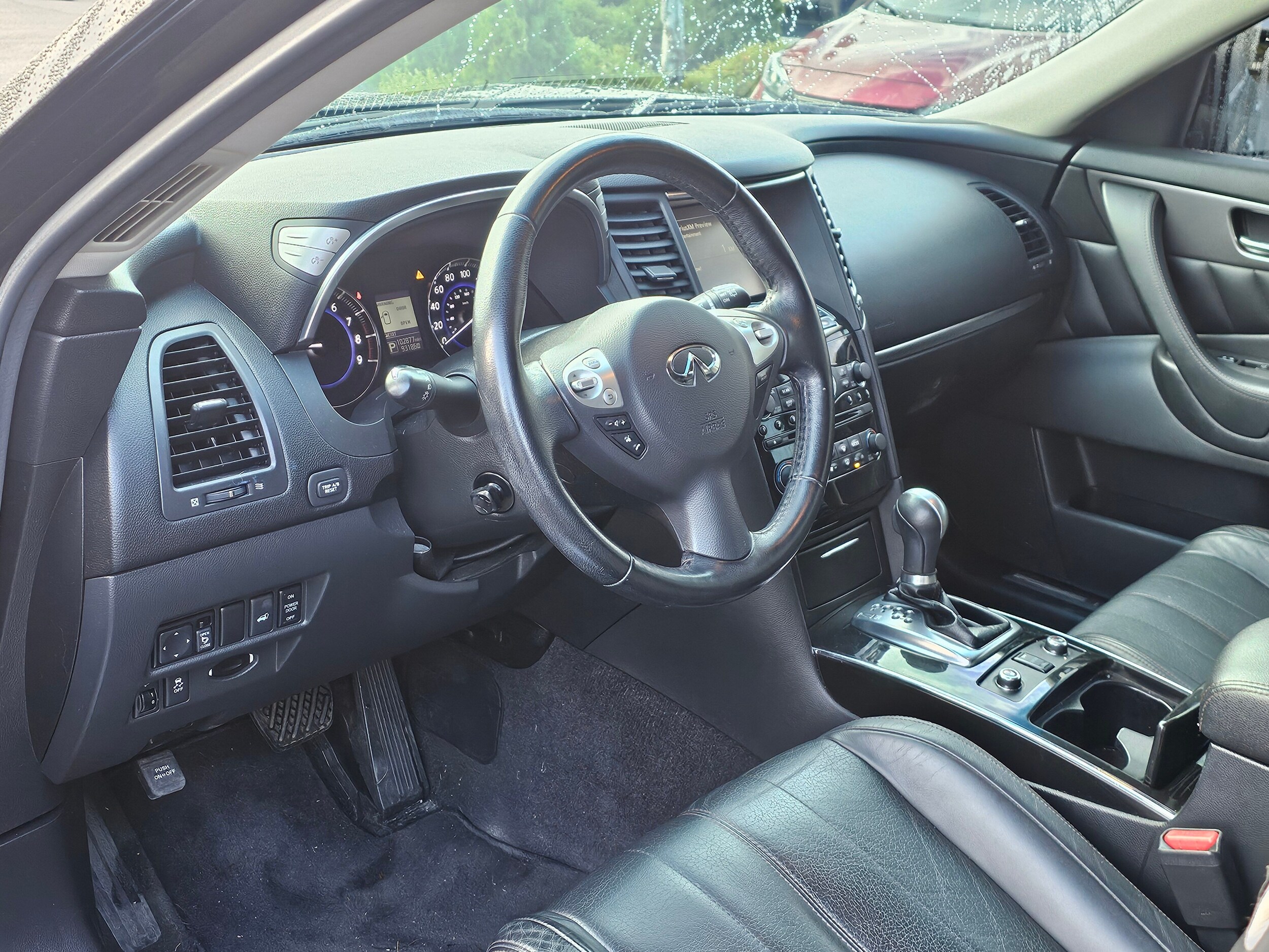 2017 Infiniti QX70 Base photo 3