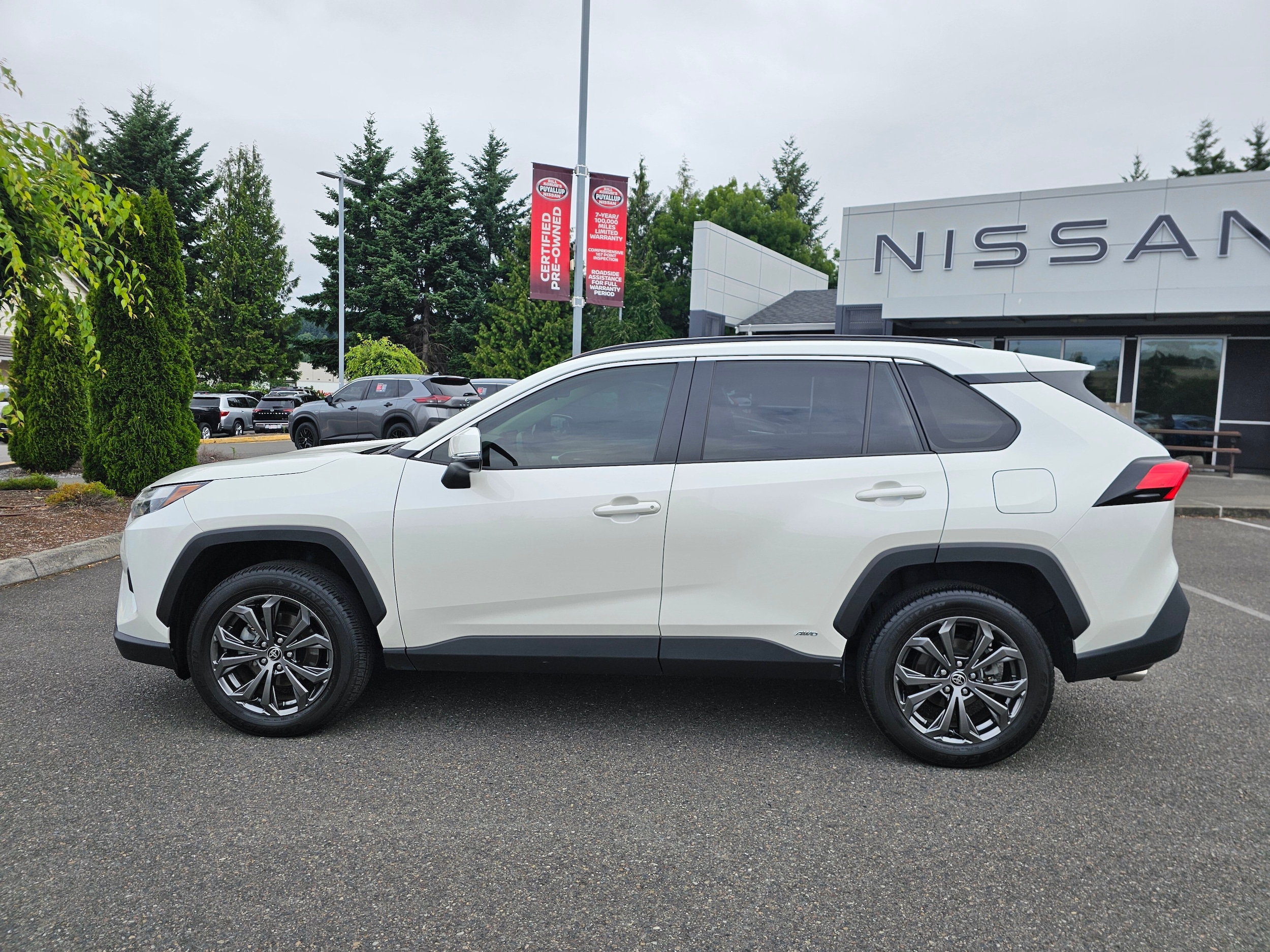 Used 2022 Toyota RAV4 XLE Premium with VIN JTMB6RFV9ND070000 for sale in Puyallup, WA