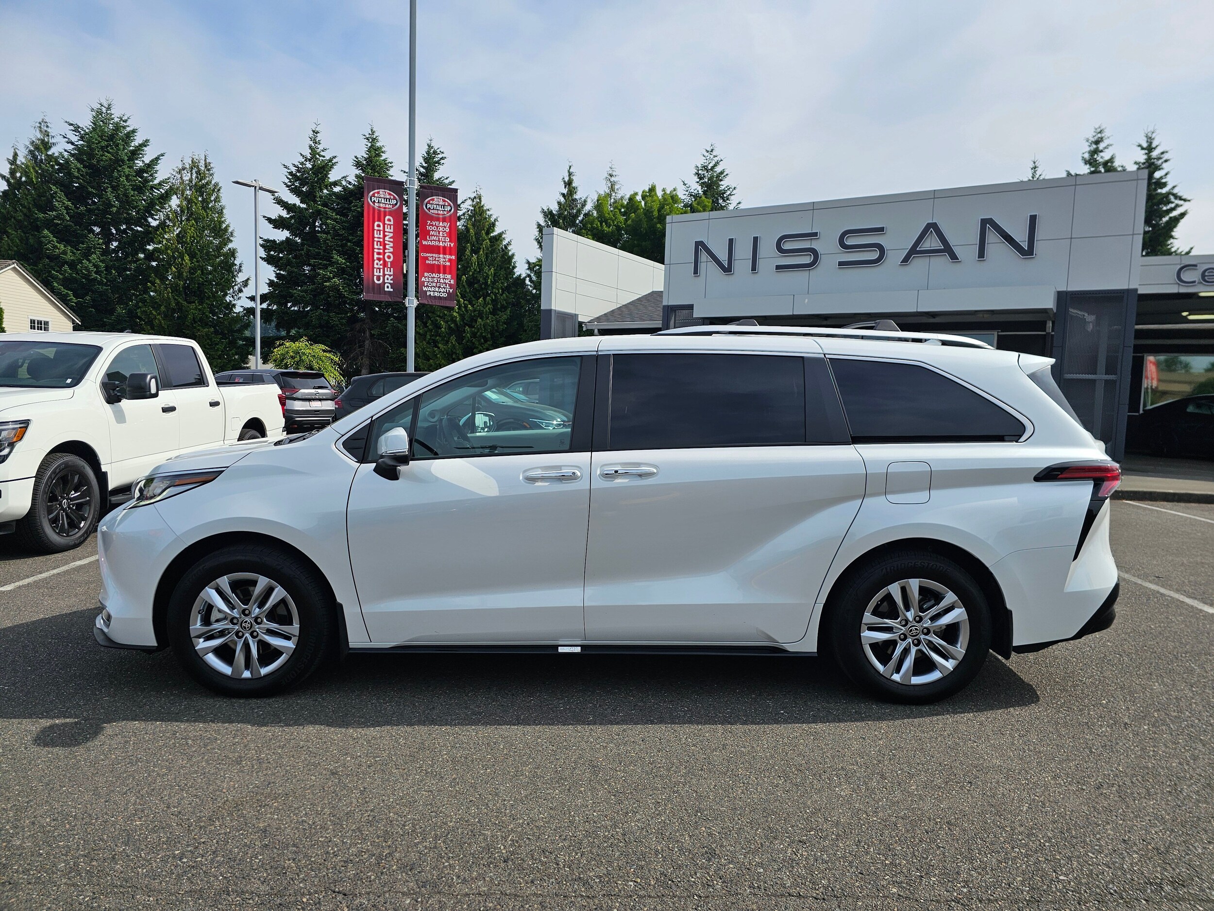2024 Toyota Sienna Limited photo 2