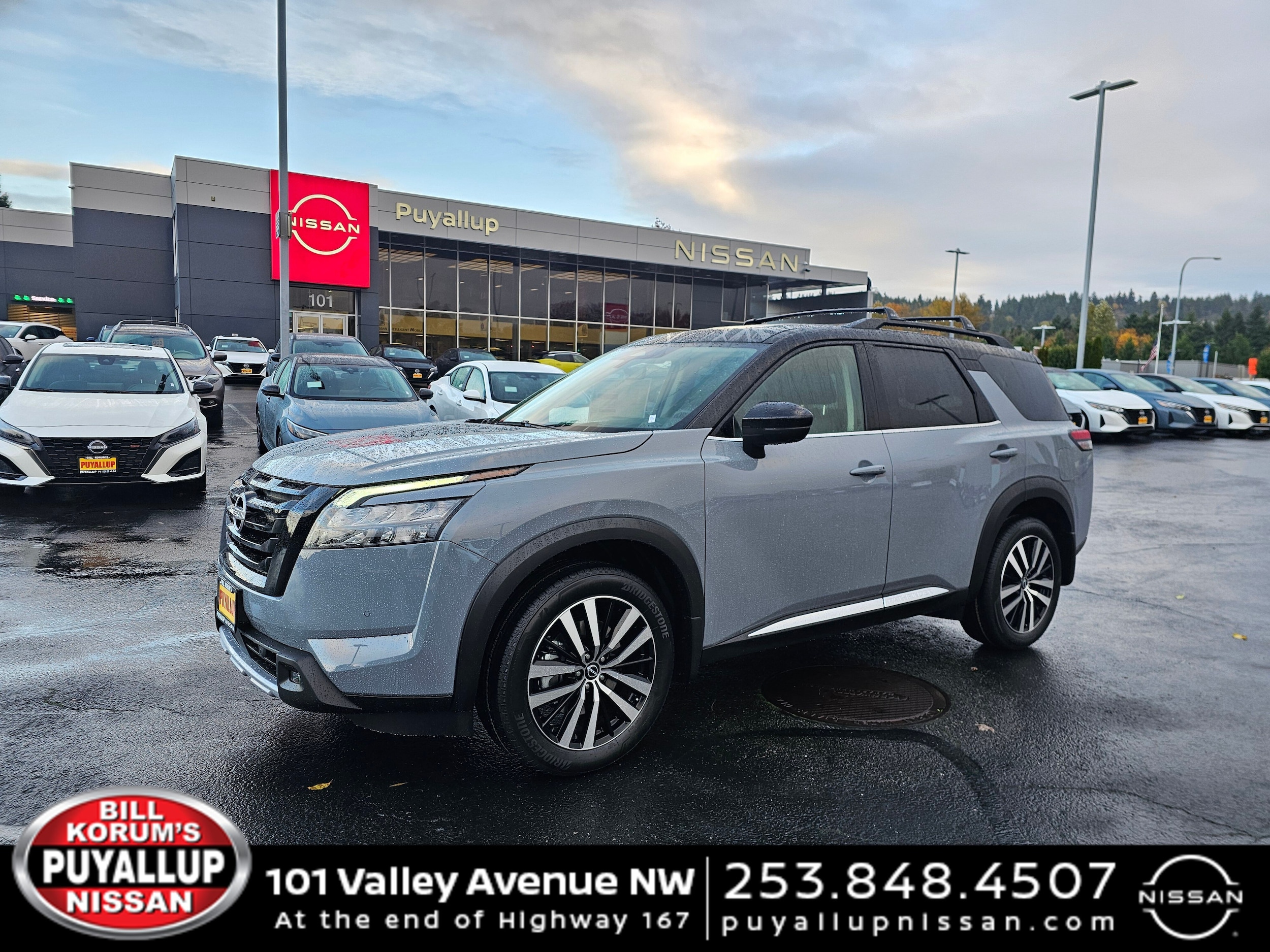 2025 Nissan Pathfinder Platinum's photo