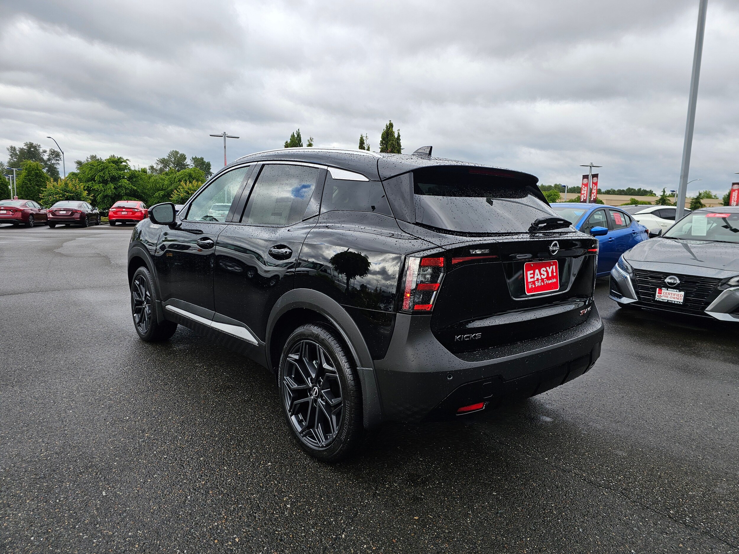 2025 Nissan Kicks SR photo 3