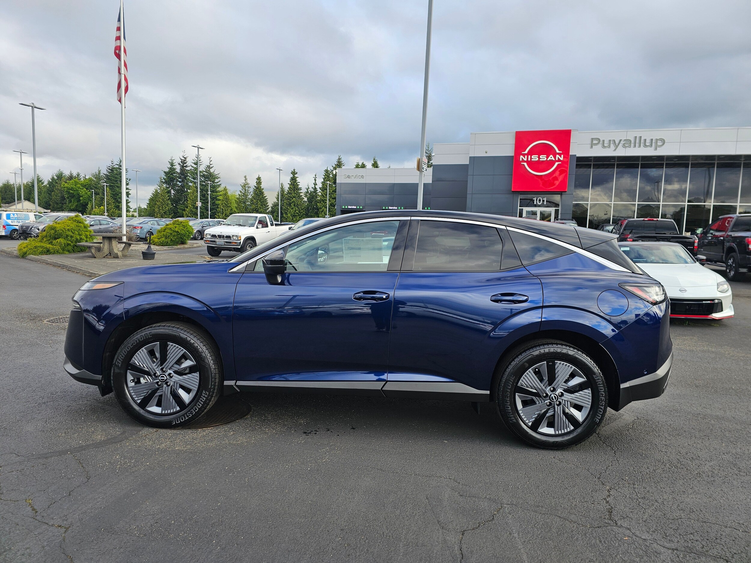 2025 Nissan Murano SL photo 2