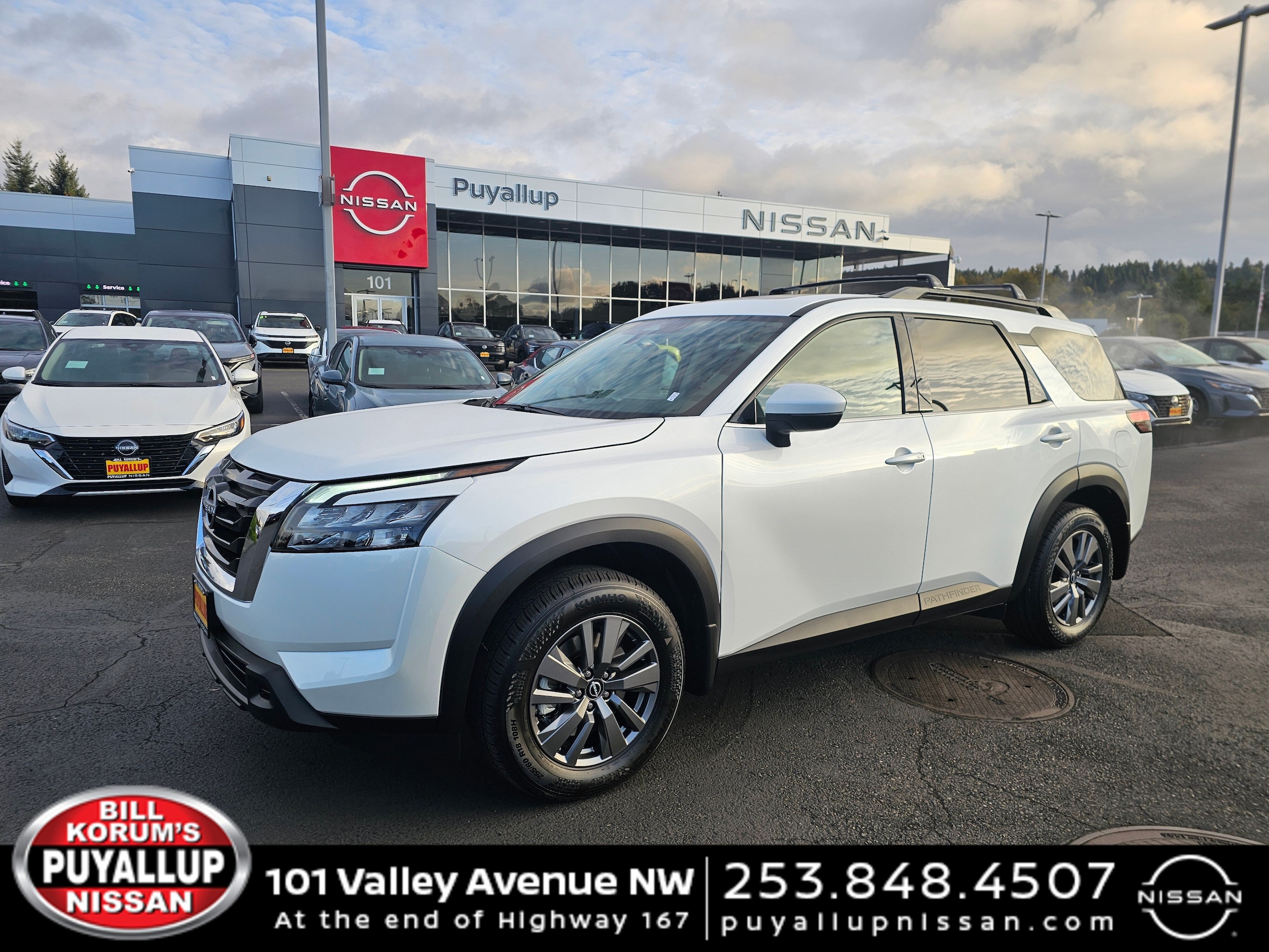 2025 Nissan Pathfinder SV's photo