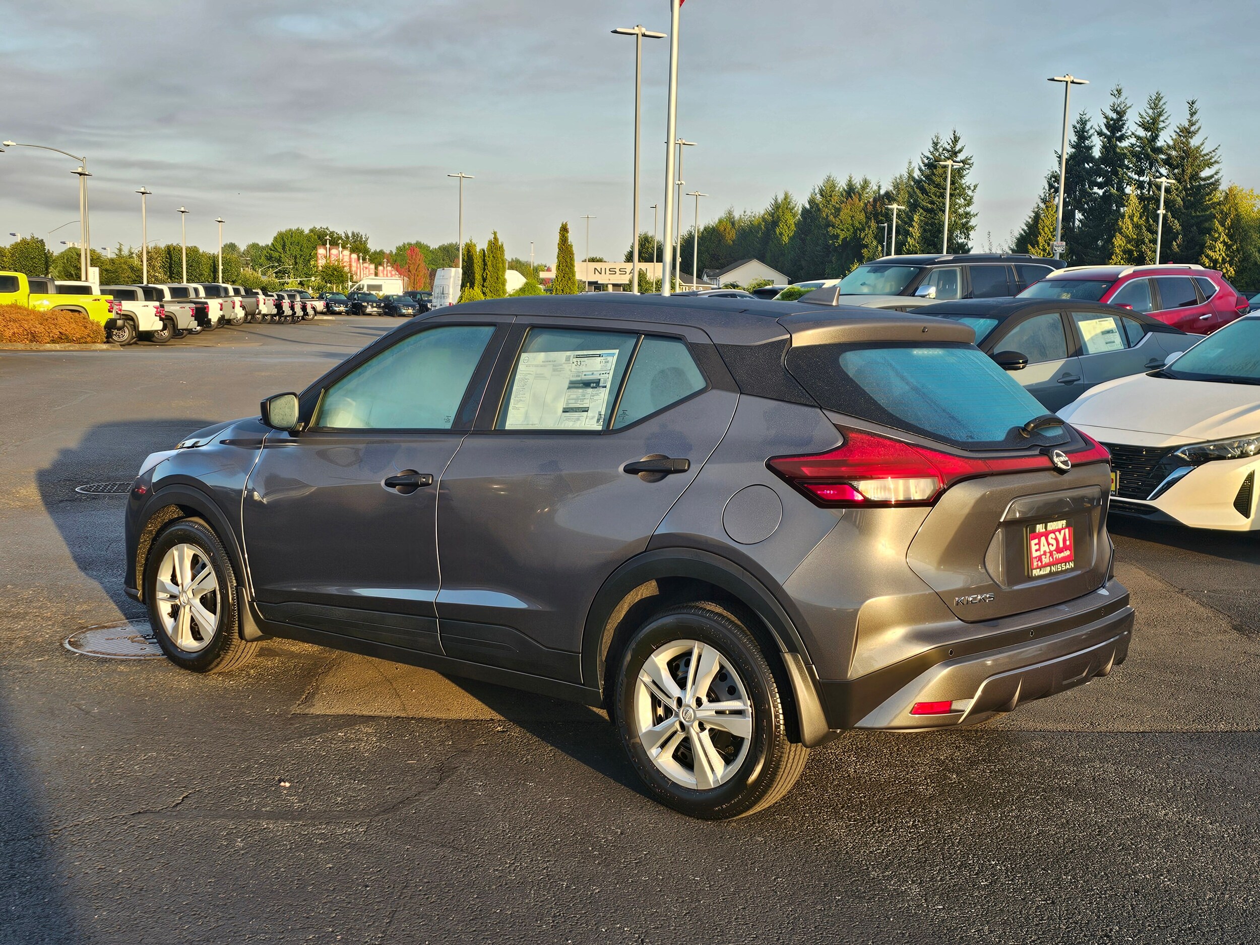 2025 Nissan Kicks Play S photo 2