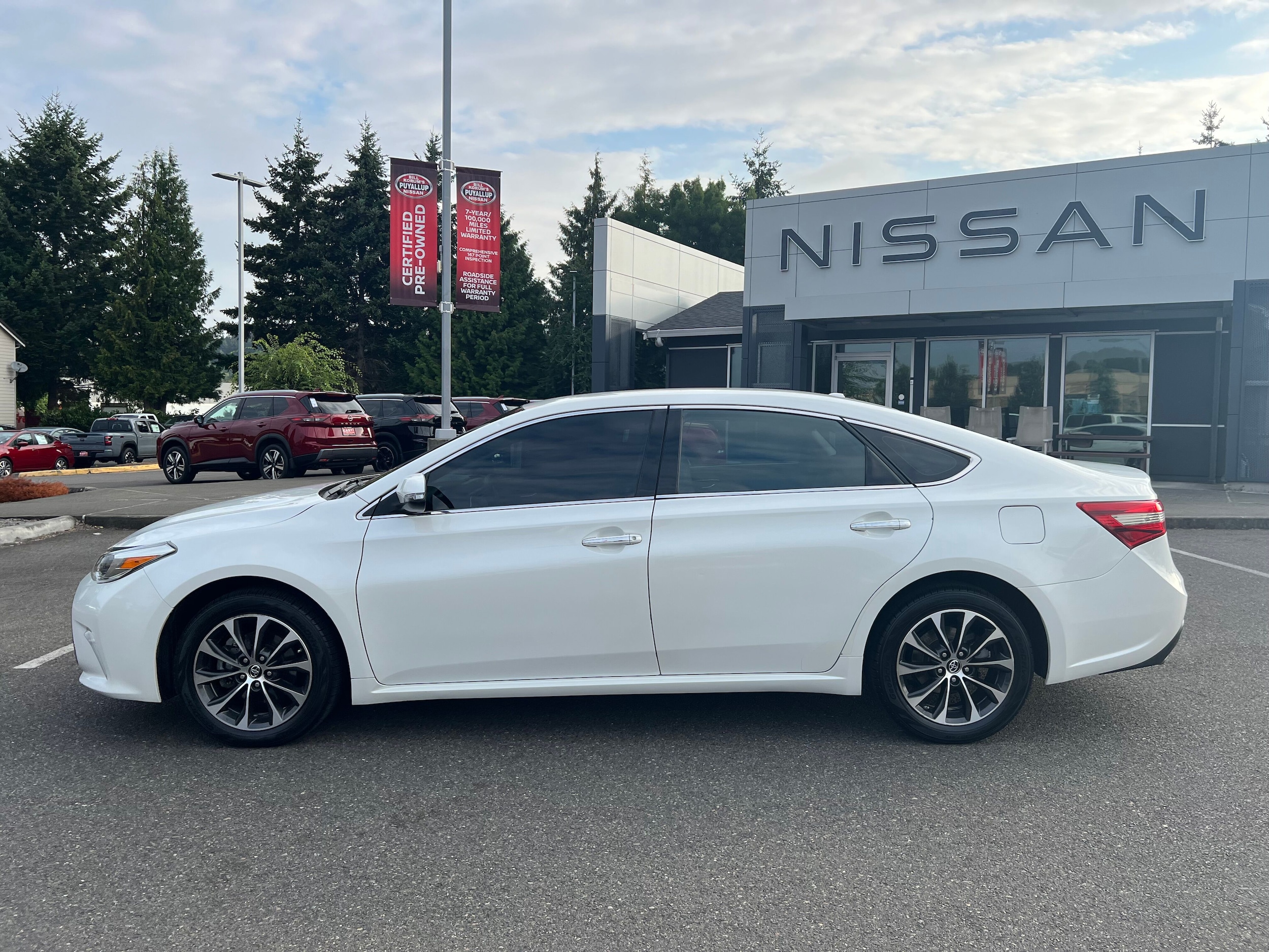 Used 2016 Toyota Avalon XLE with VIN 4T1BK1EB5GU200681 for sale in Puyallup, WA