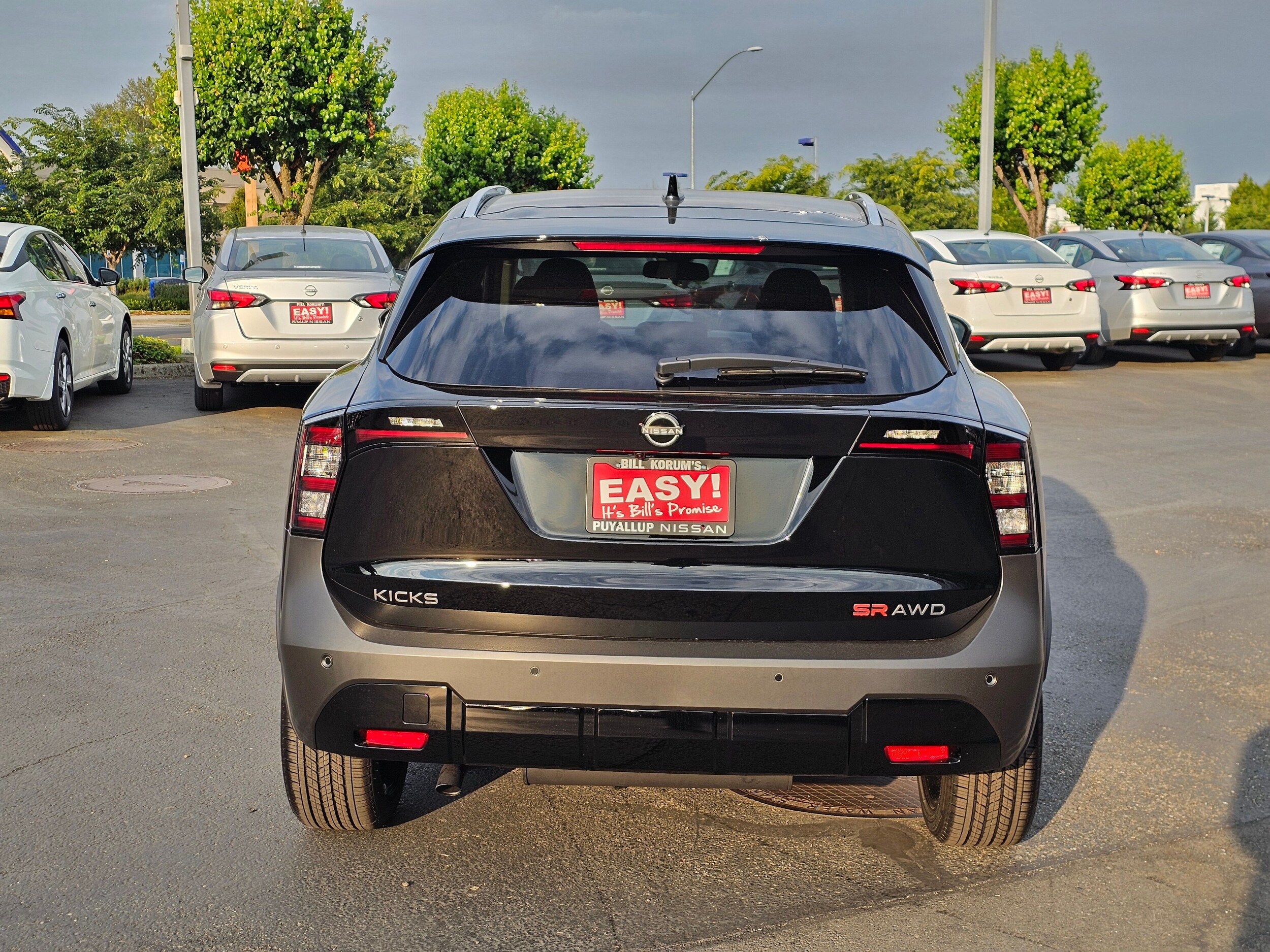 2025 Nissan Kicks SR photo 4