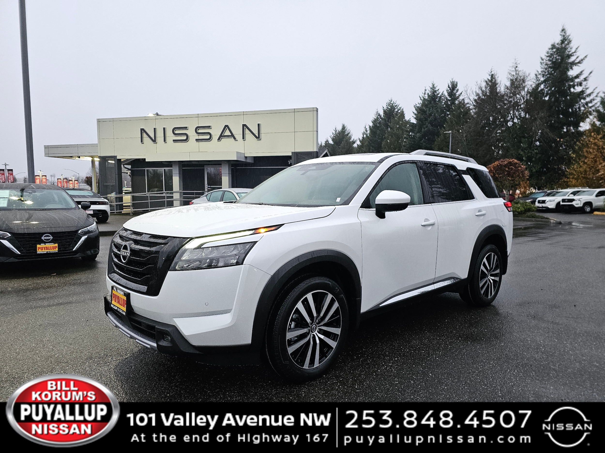 2025 Nissan Pathfinder Platinum's photo