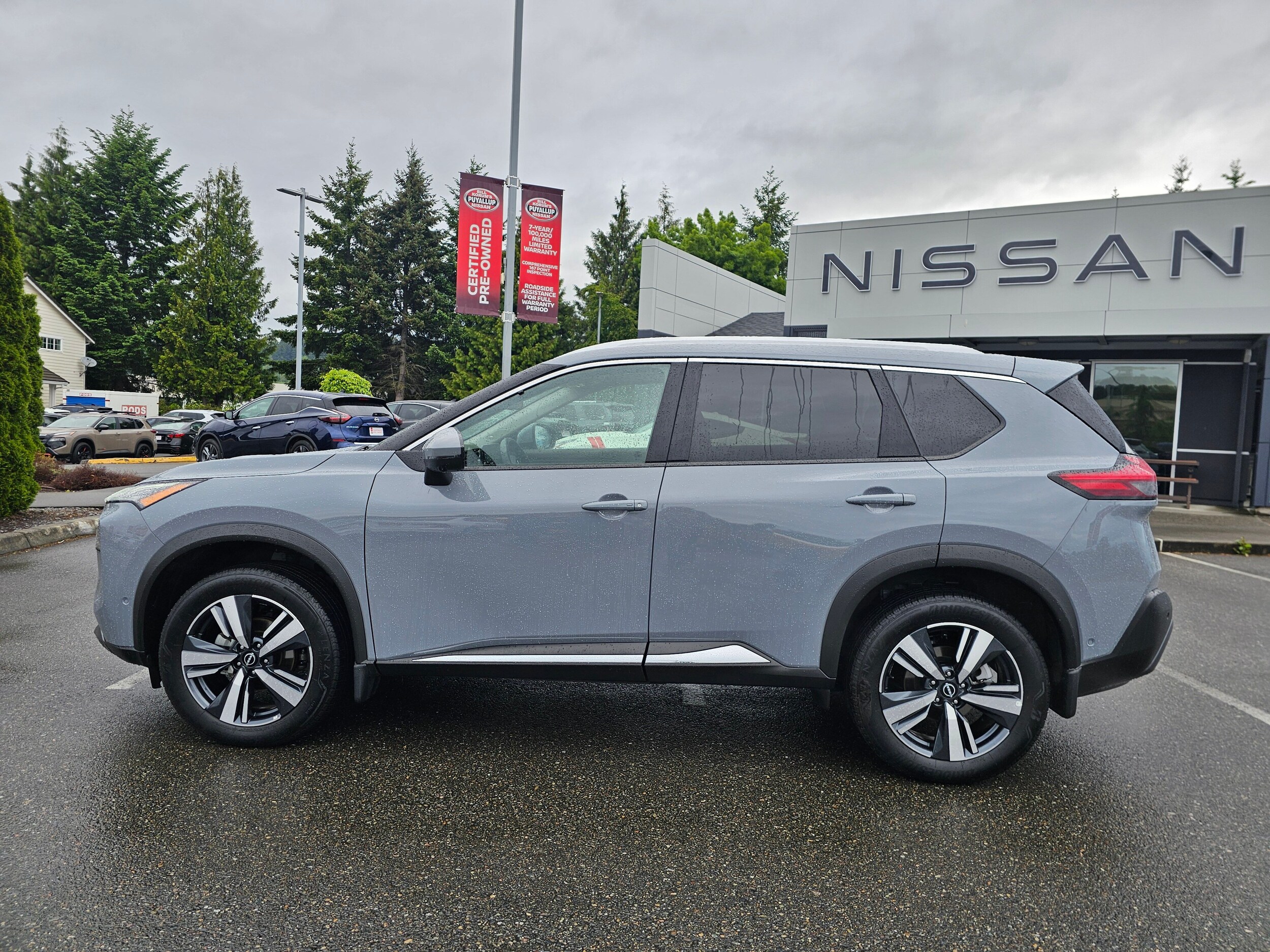 2023 Nissan Rogue SL photo 2