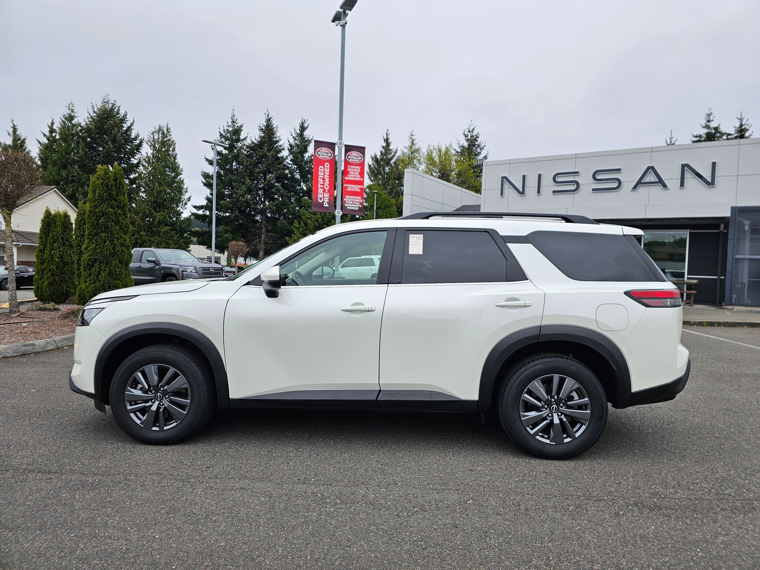 2024 Nissan Pathfinder SV photo 2