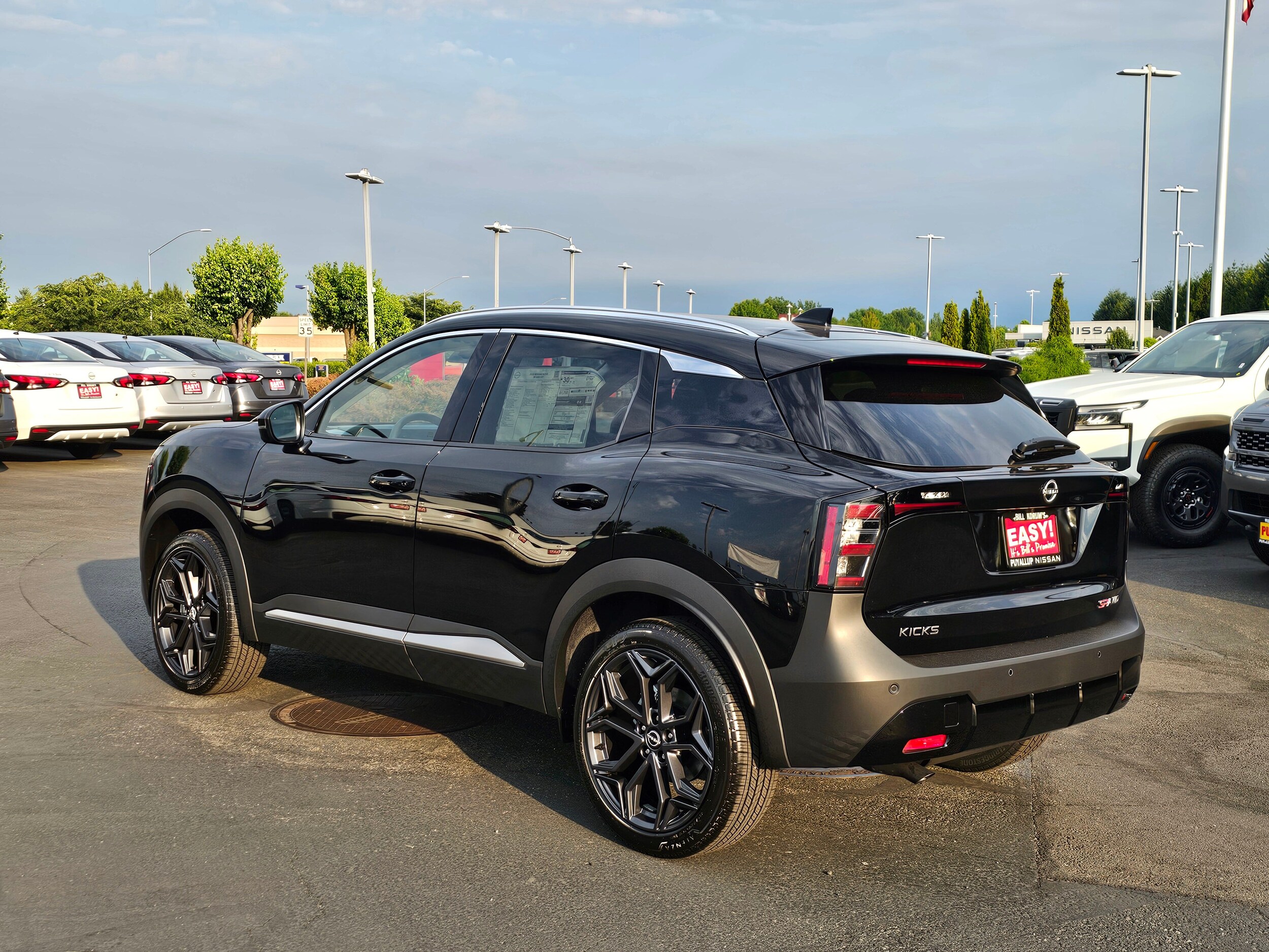 2025 Nissan Kicks SR photo 3
