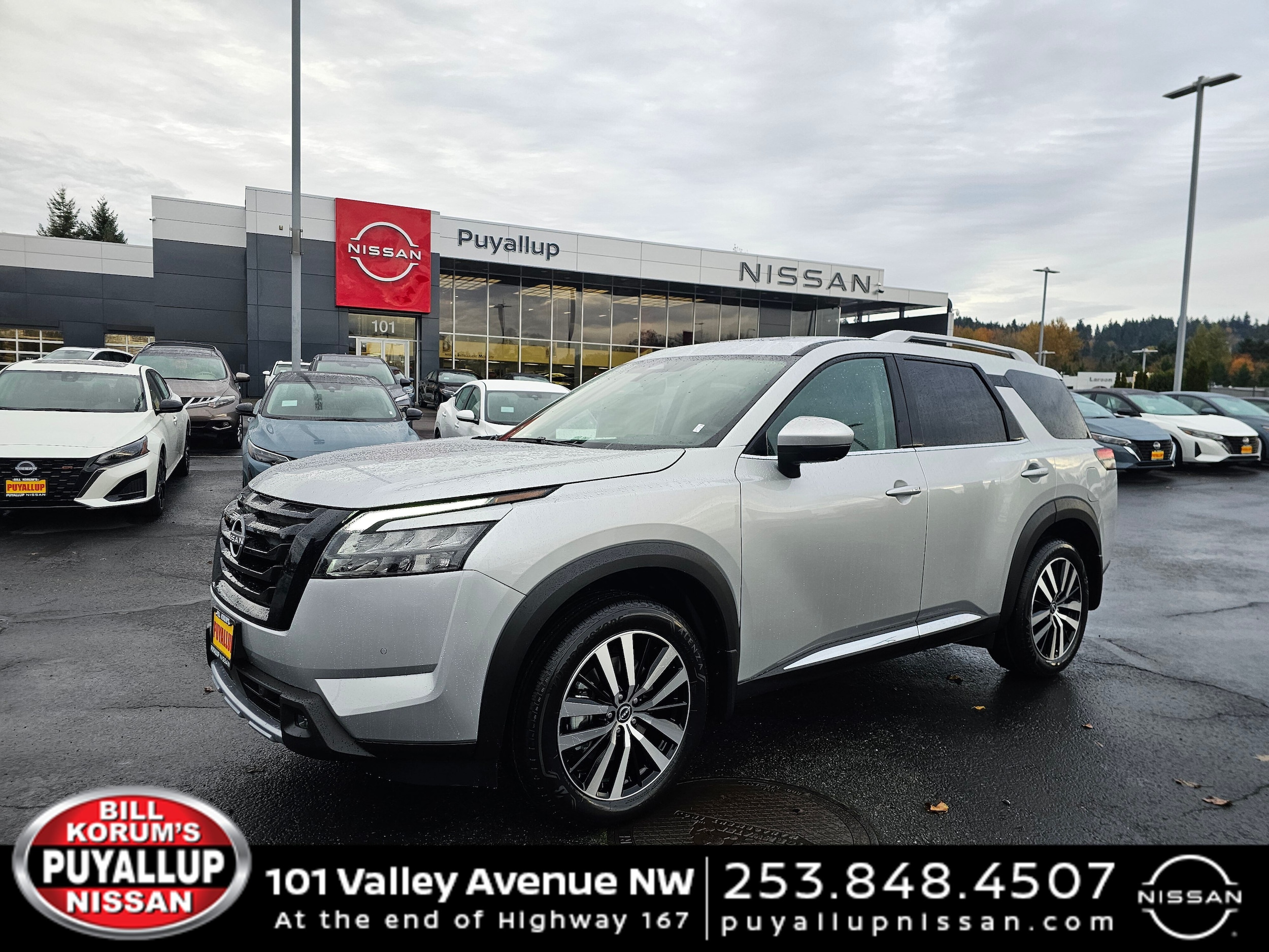 2025 Nissan Pathfinder Platinum's photo