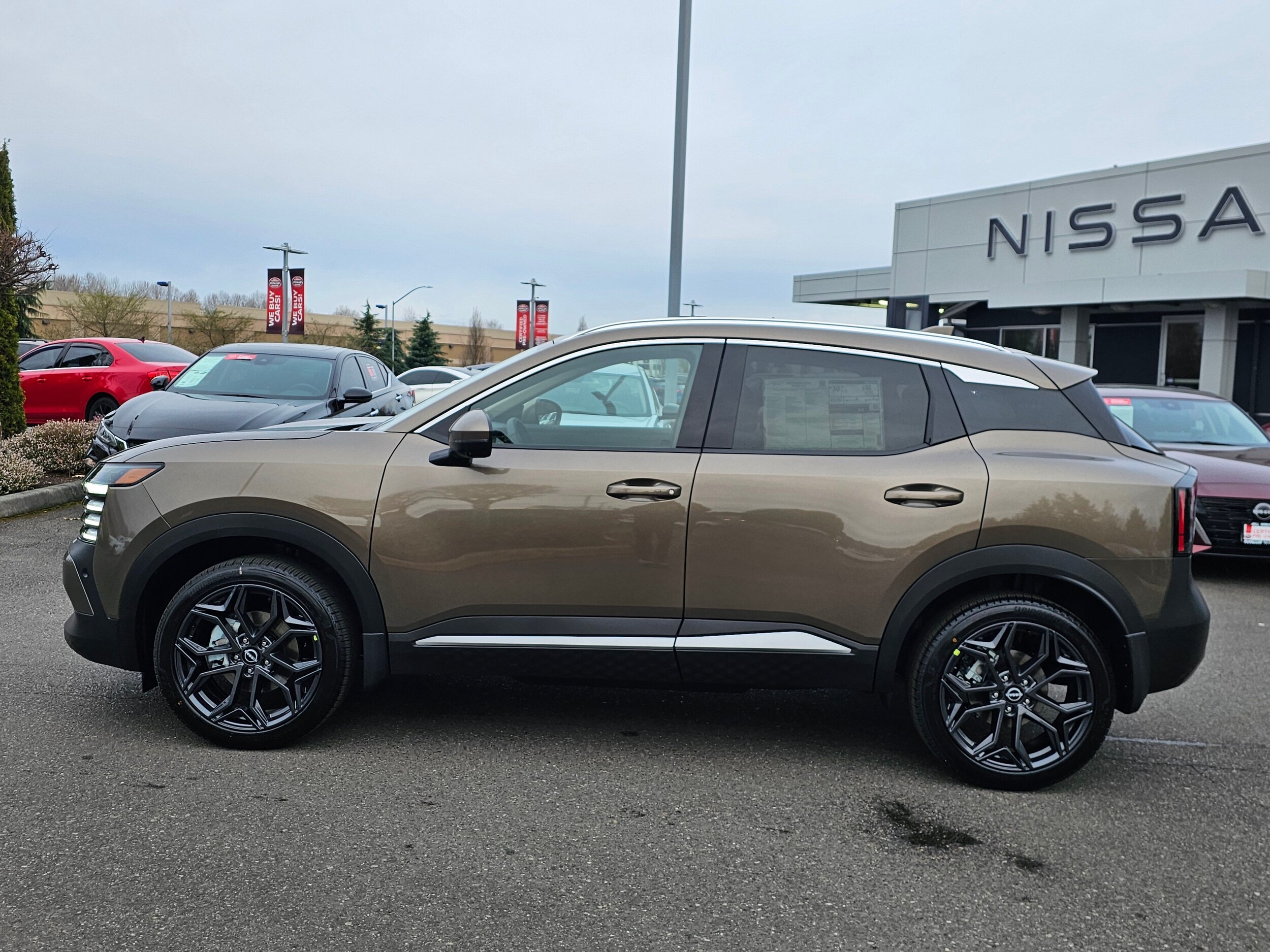 2025 Nissan Kicks SR photo 2