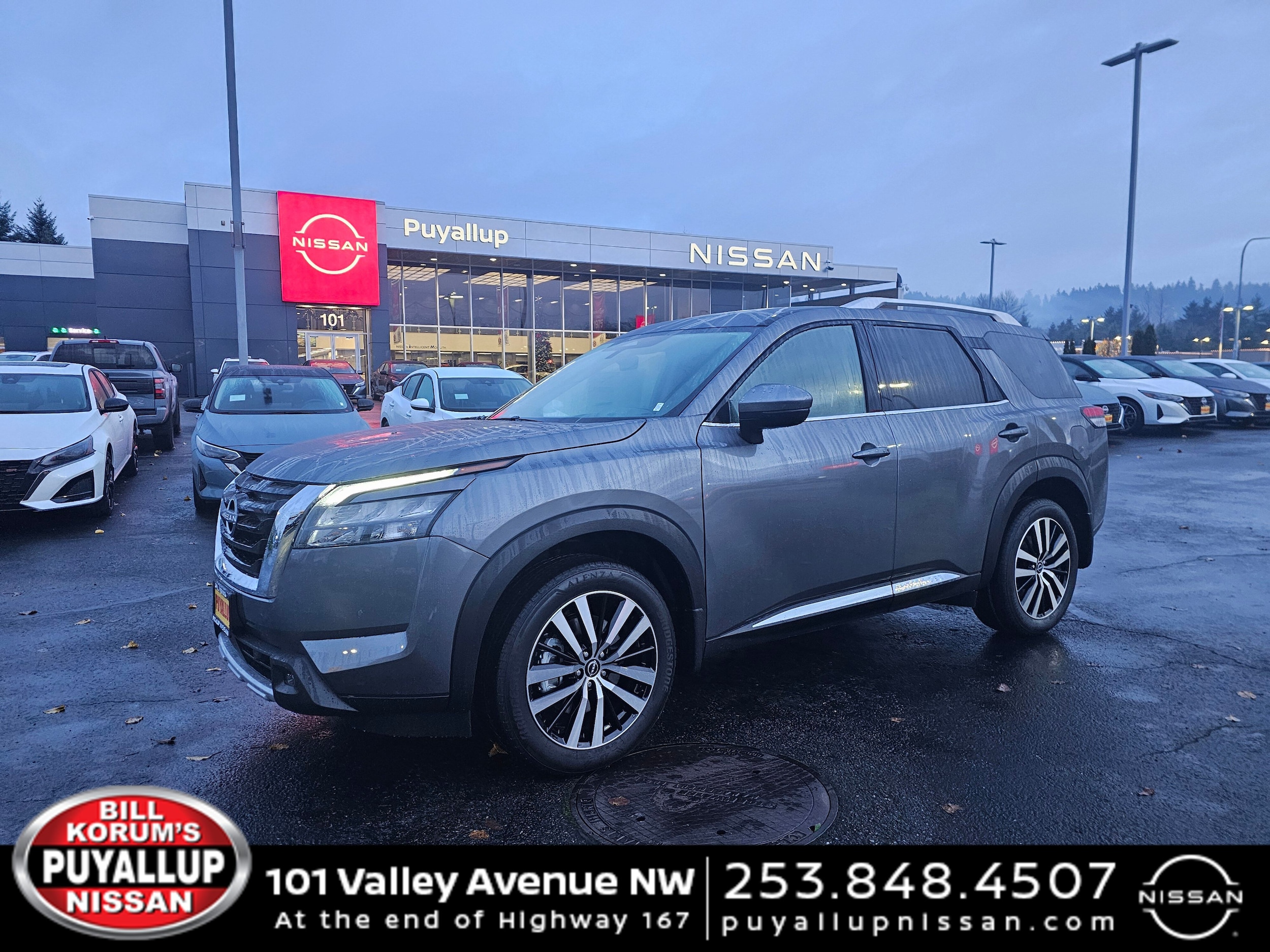 2025 Nissan Pathfinder Platinum's photo