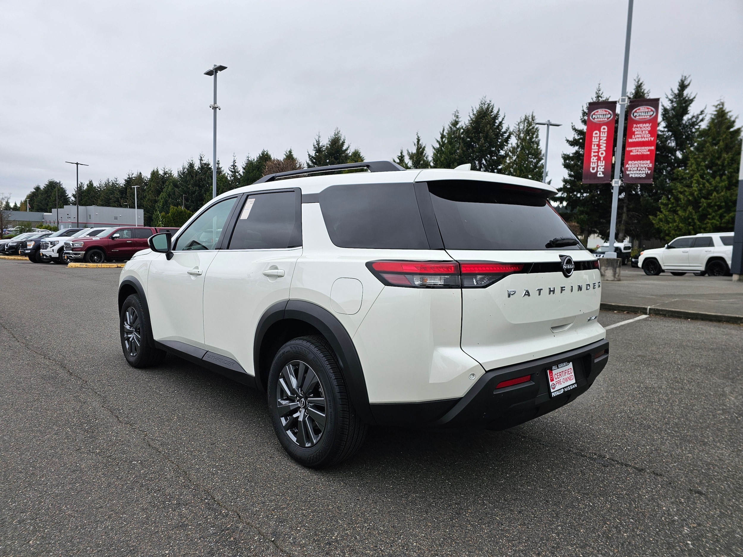 2024 Nissan Pathfinder SV photo 3