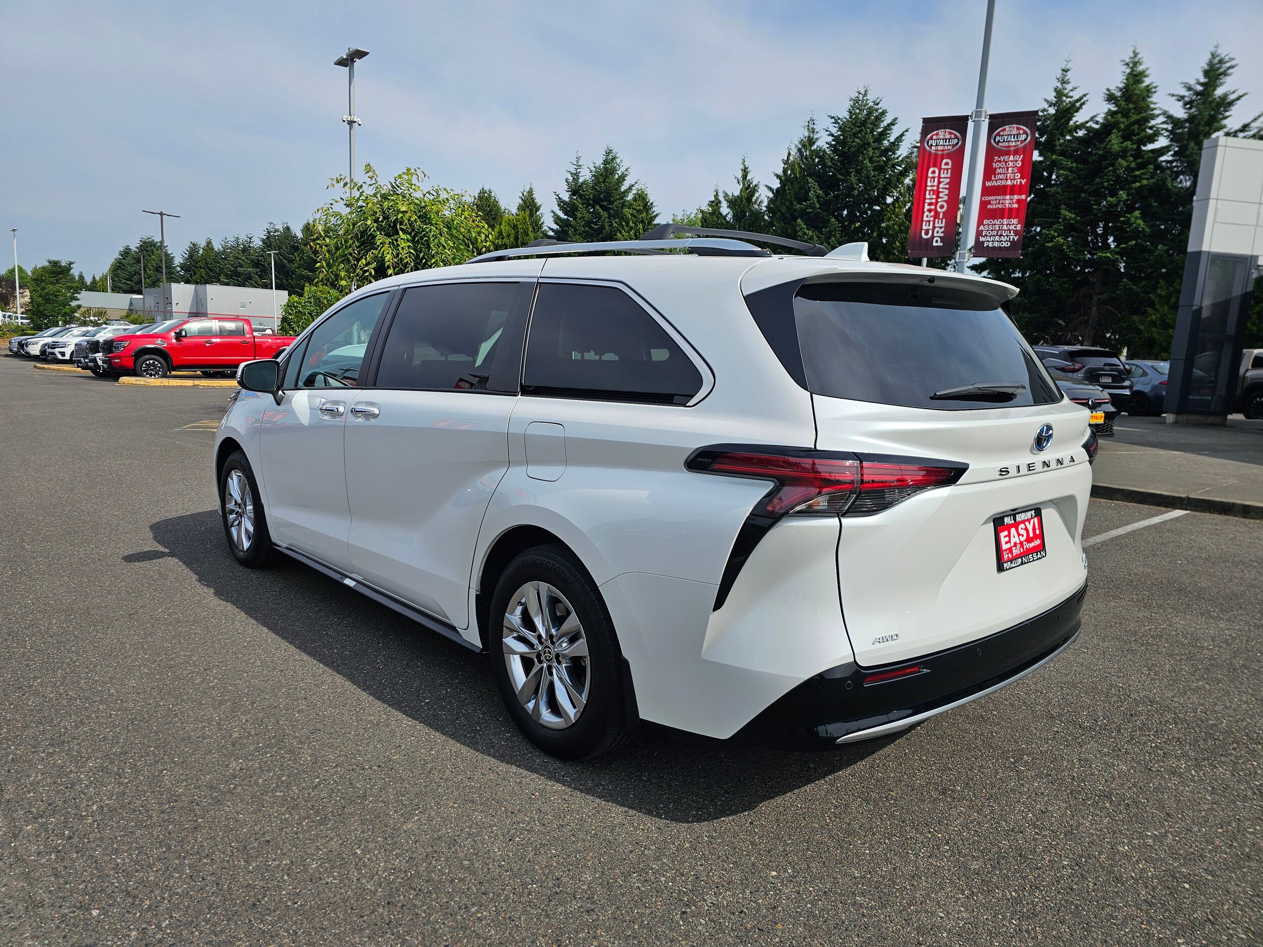 2024 Toyota Sienna Limited photo 3
