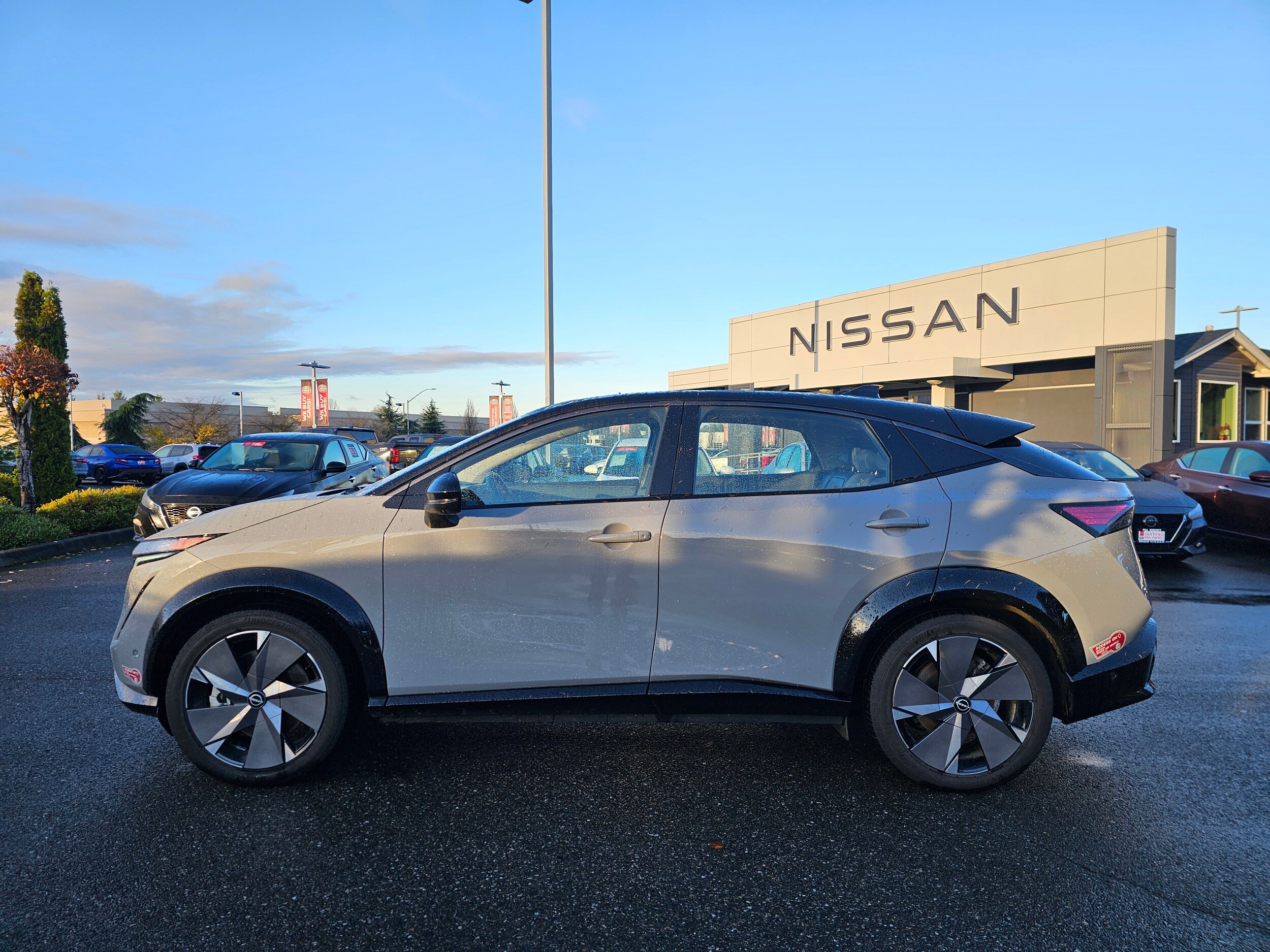 2024 Nissan ARIYA Platinum photo 2