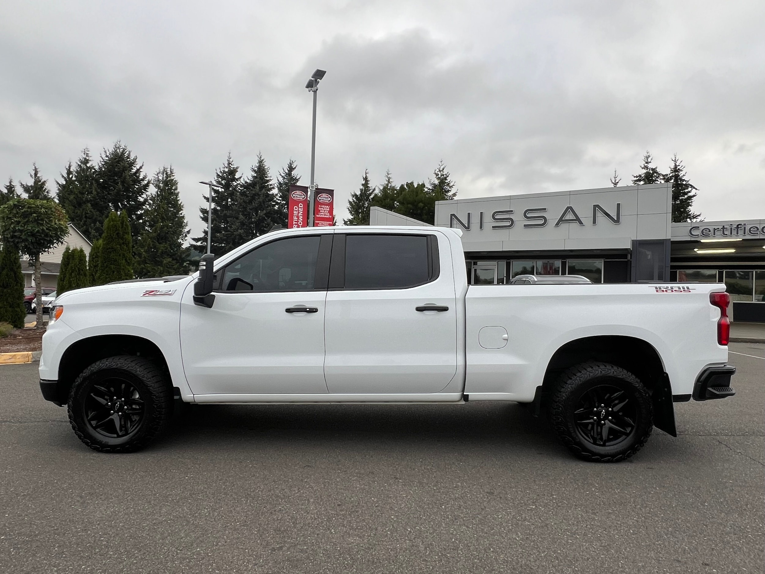 Used 2023 Chevrolet Silverado 1500 LT Trail Boss with VIN 3GCUDFED0PG319361 for sale in Puyallup, WA