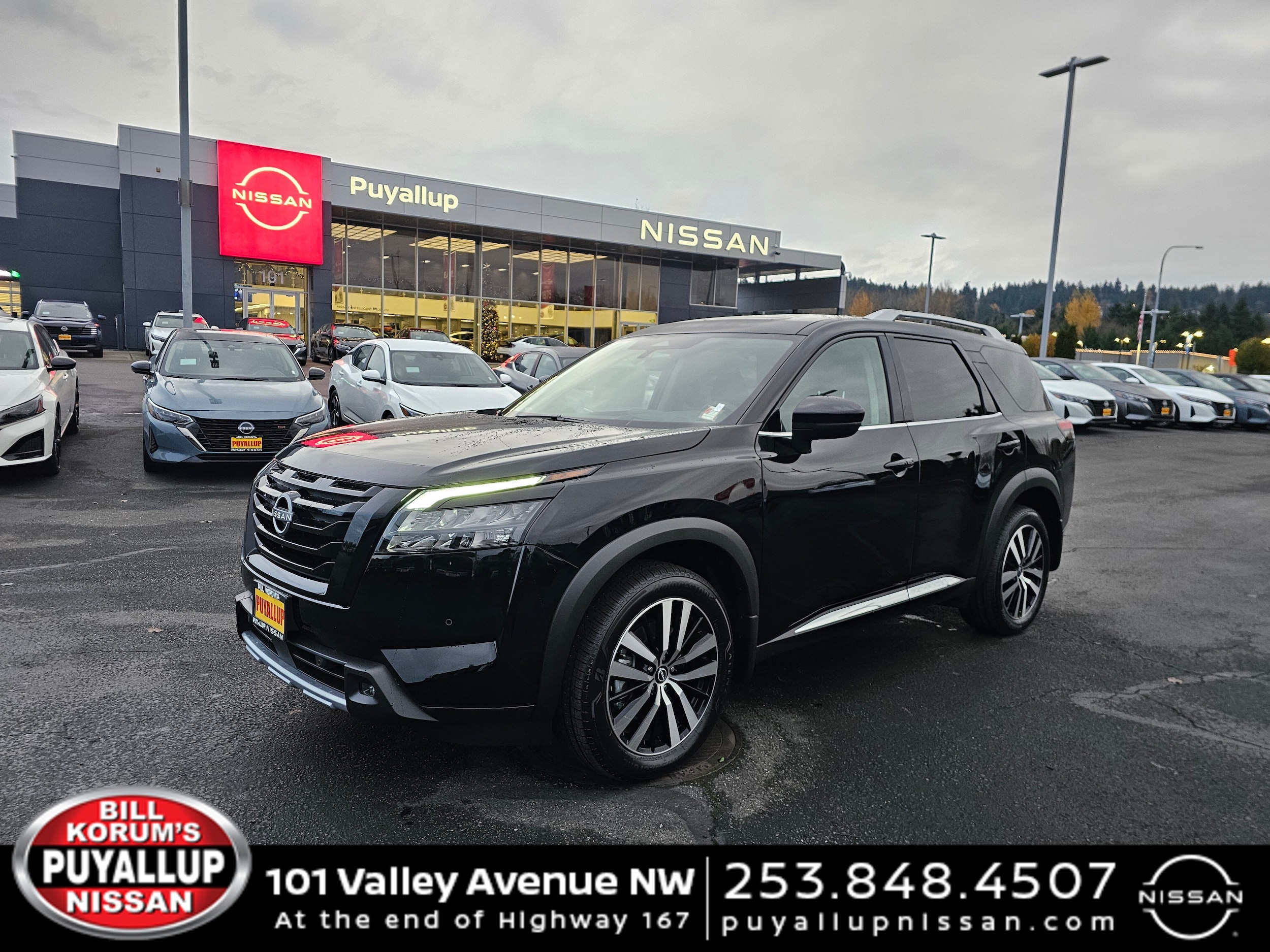 2025 Nissan Pathfinder Platinum's photo