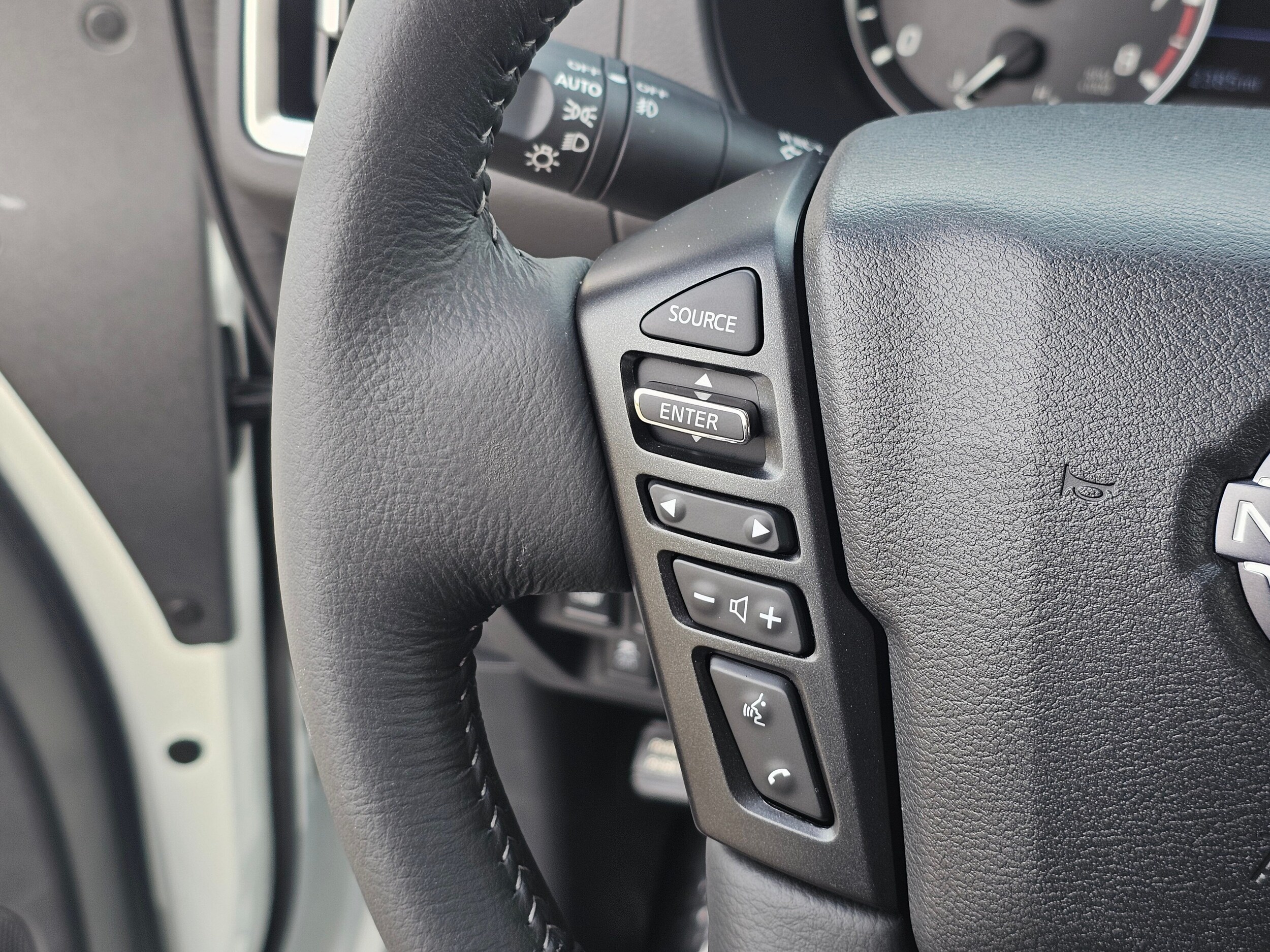 2025 Nissan Frontier SV - Photo 31