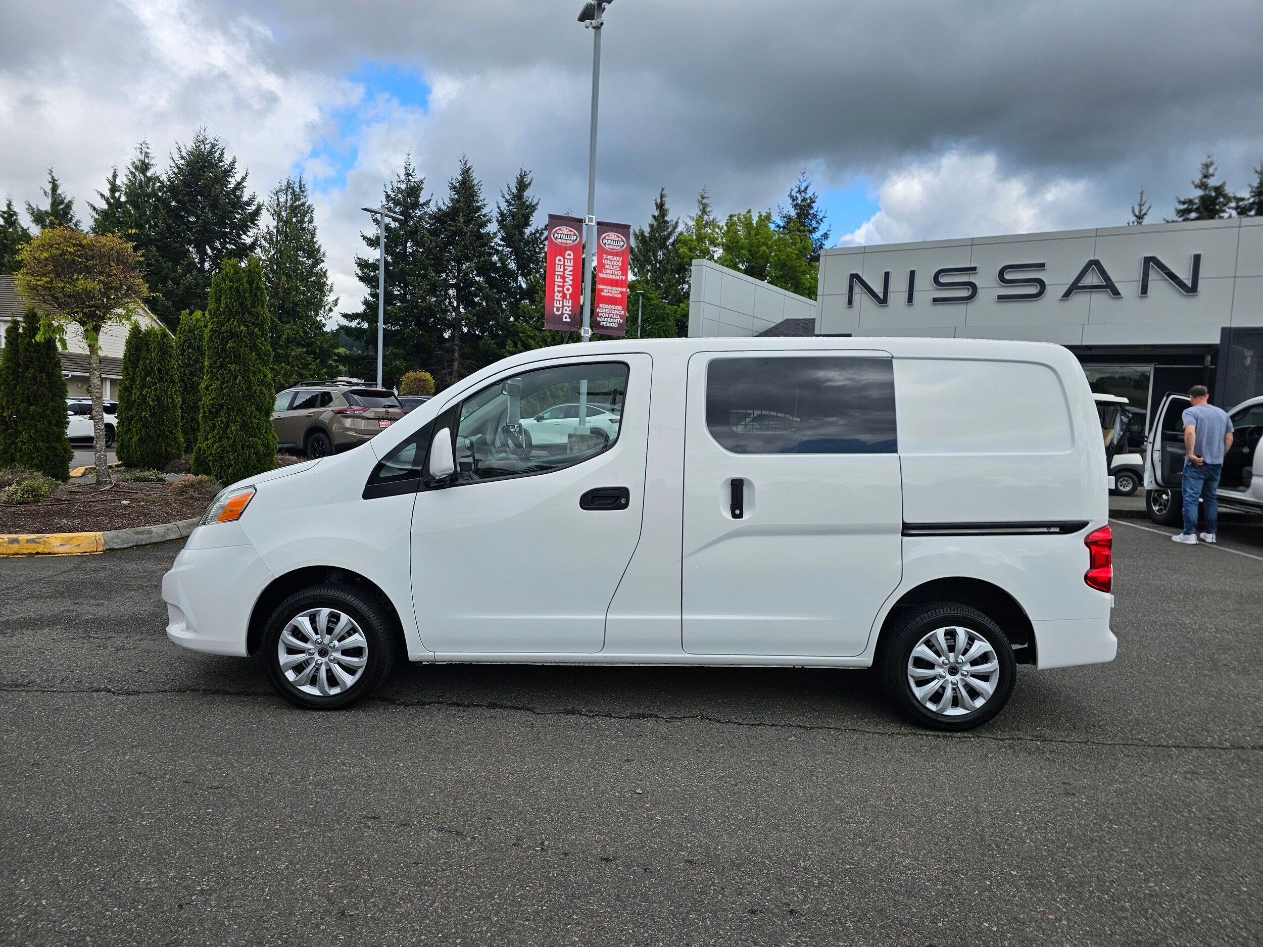 2021 Nissan NV200 SV photo 2