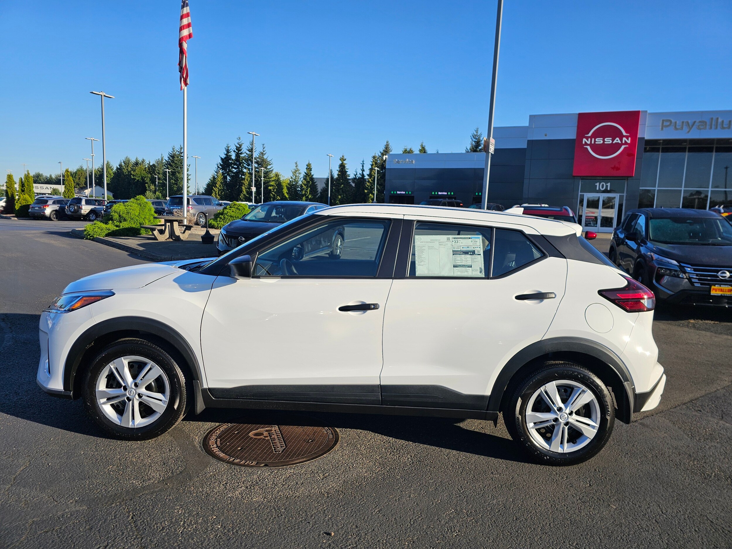 2025 Nissan Kicks Play S photo 2
