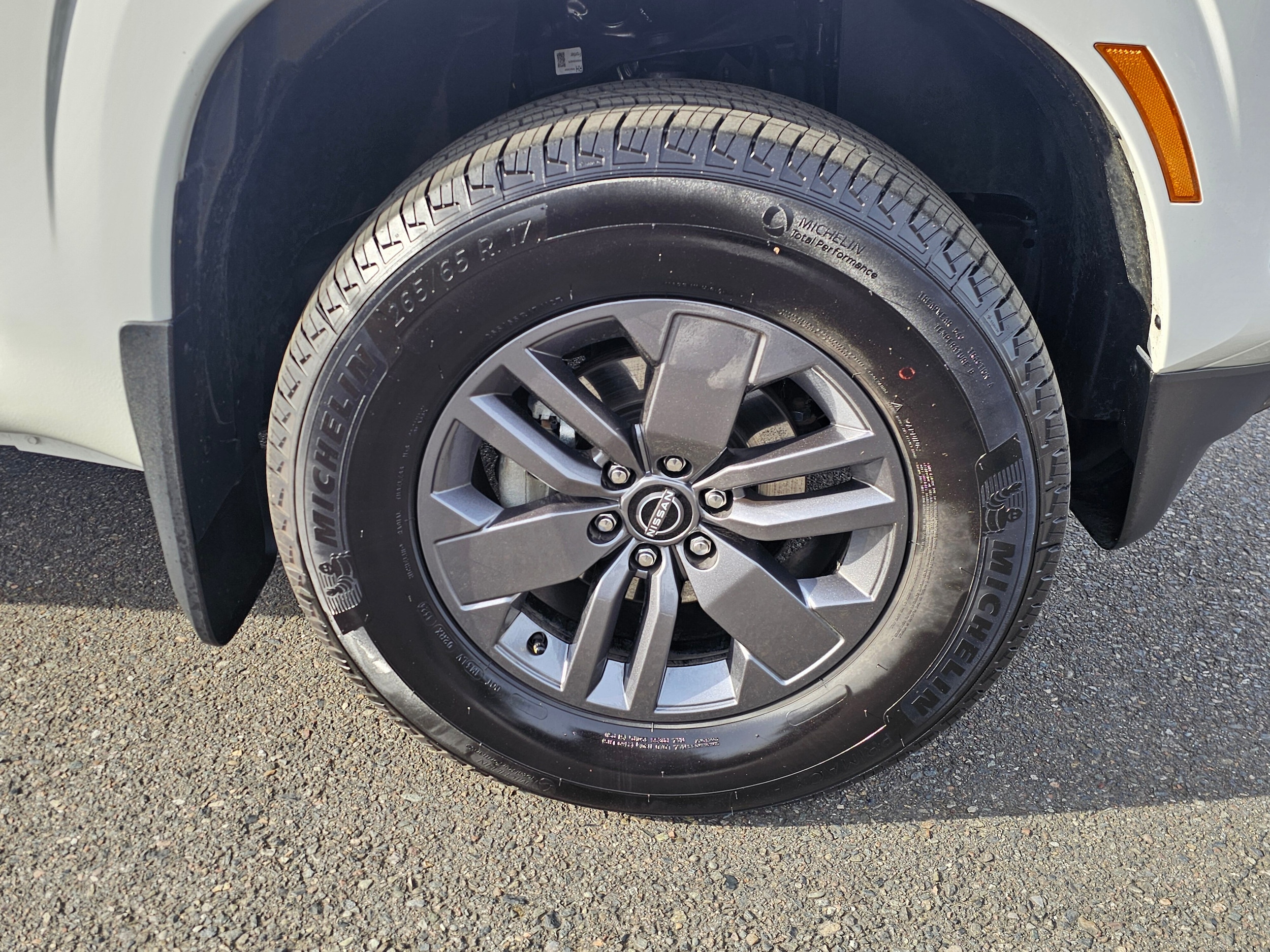 2025 Nissan Frontier SV - Photo 9