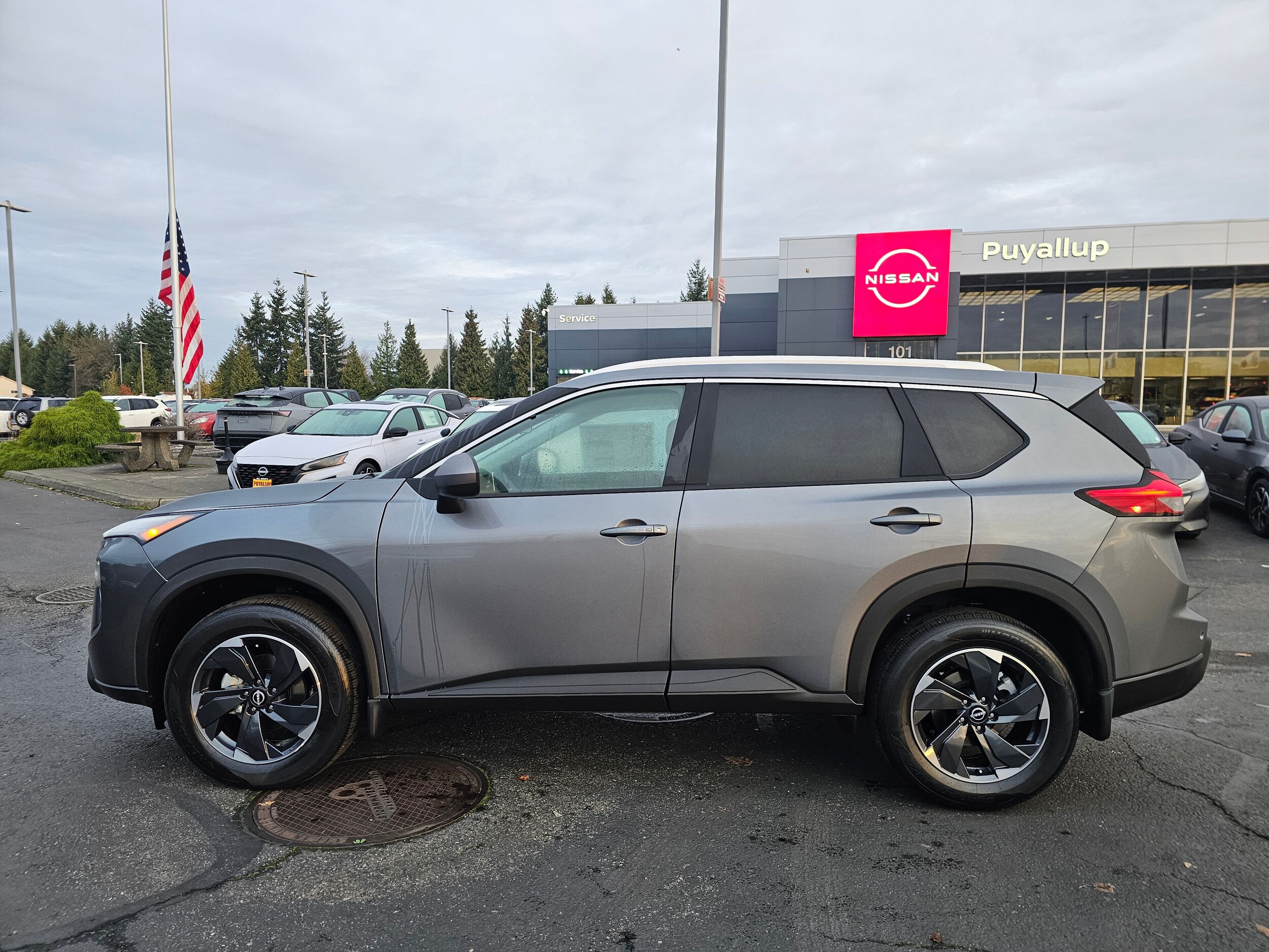 2026 Nissan Rogue SV photo 2