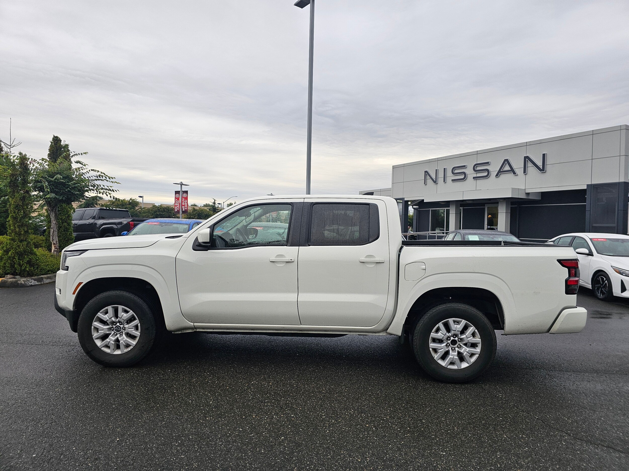 2023 Nissan Frontier SV photo 2