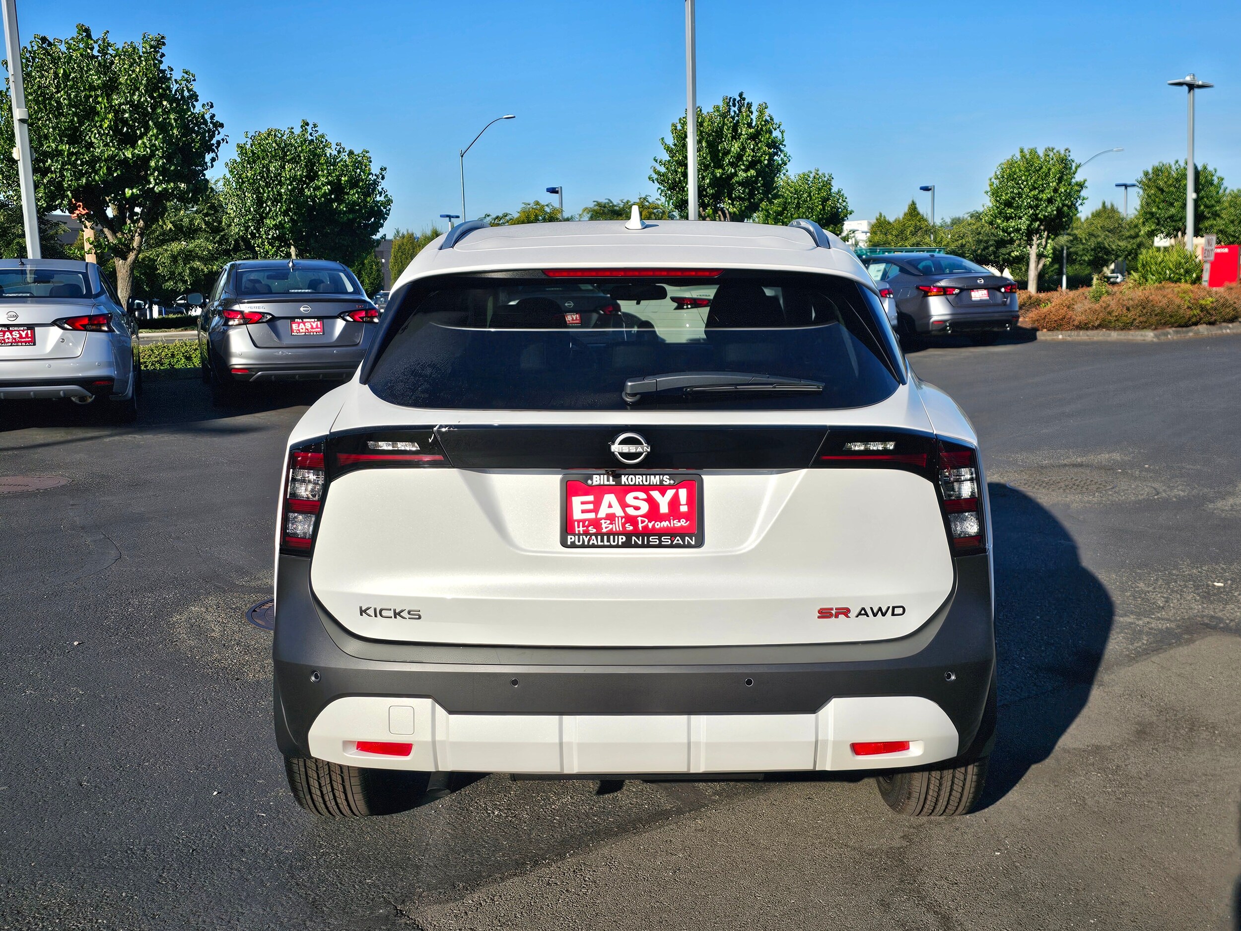 2025 Nissan Kicks SR photo 2