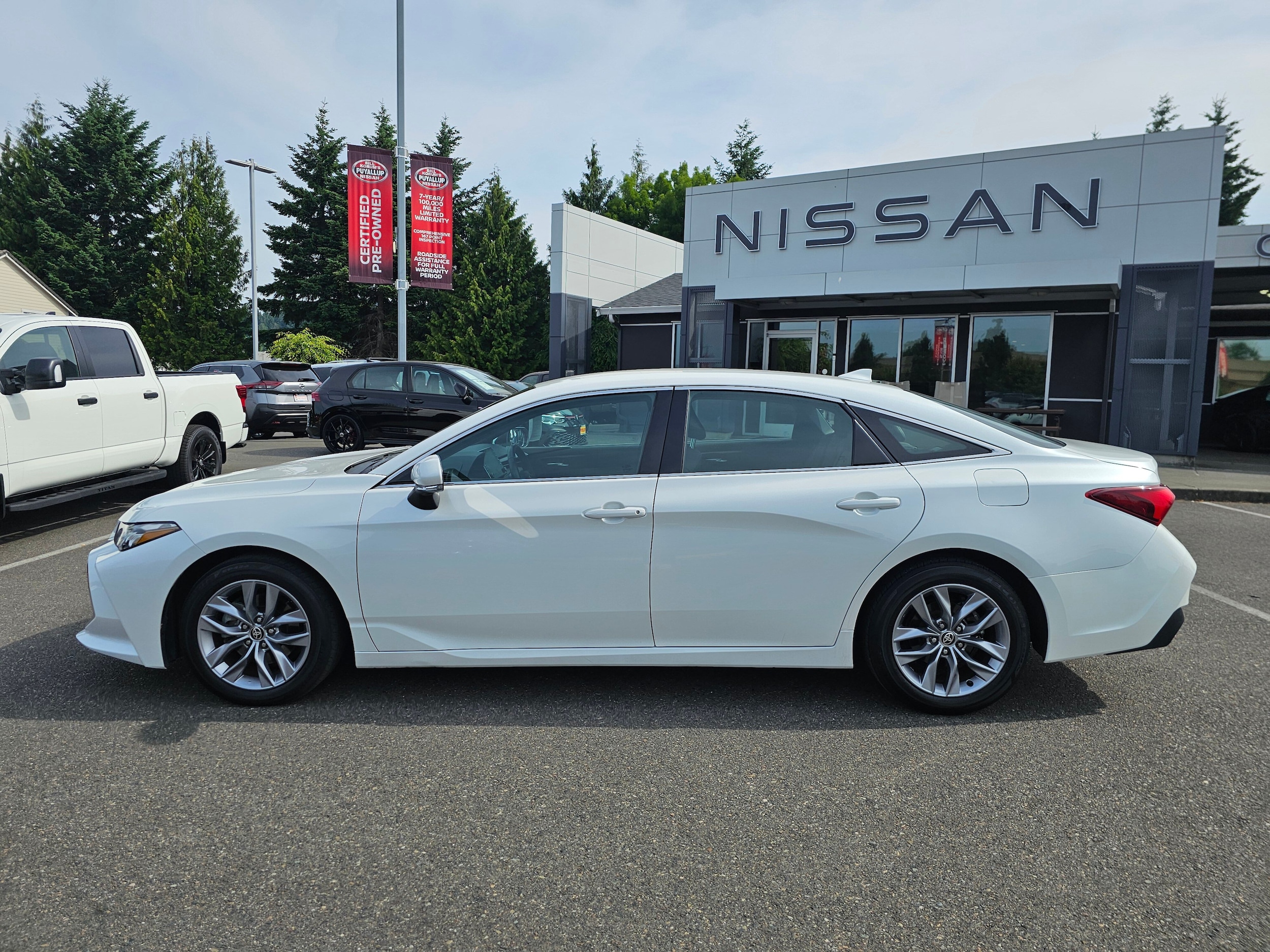 Used 2022 Toyota Avalon XLE with VIN 4T1JZ1FBXNU079228 for sale in Puyallup, WA