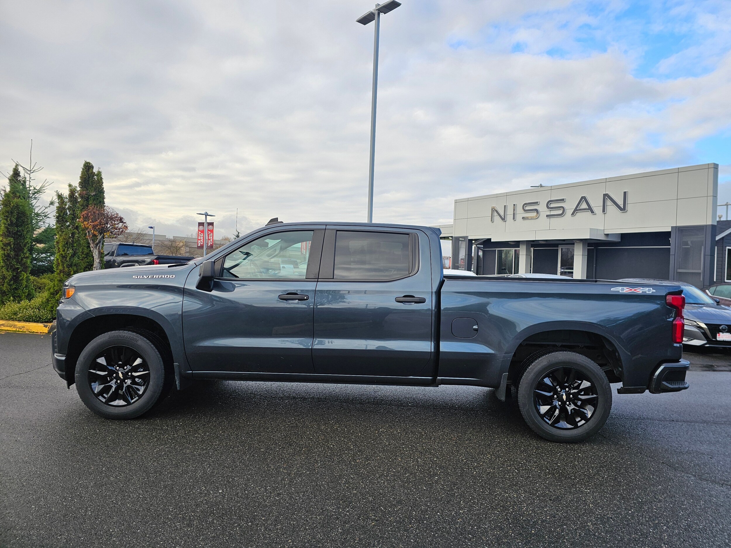 2020 Chevrolet Silverado 1500 Custom photo 2