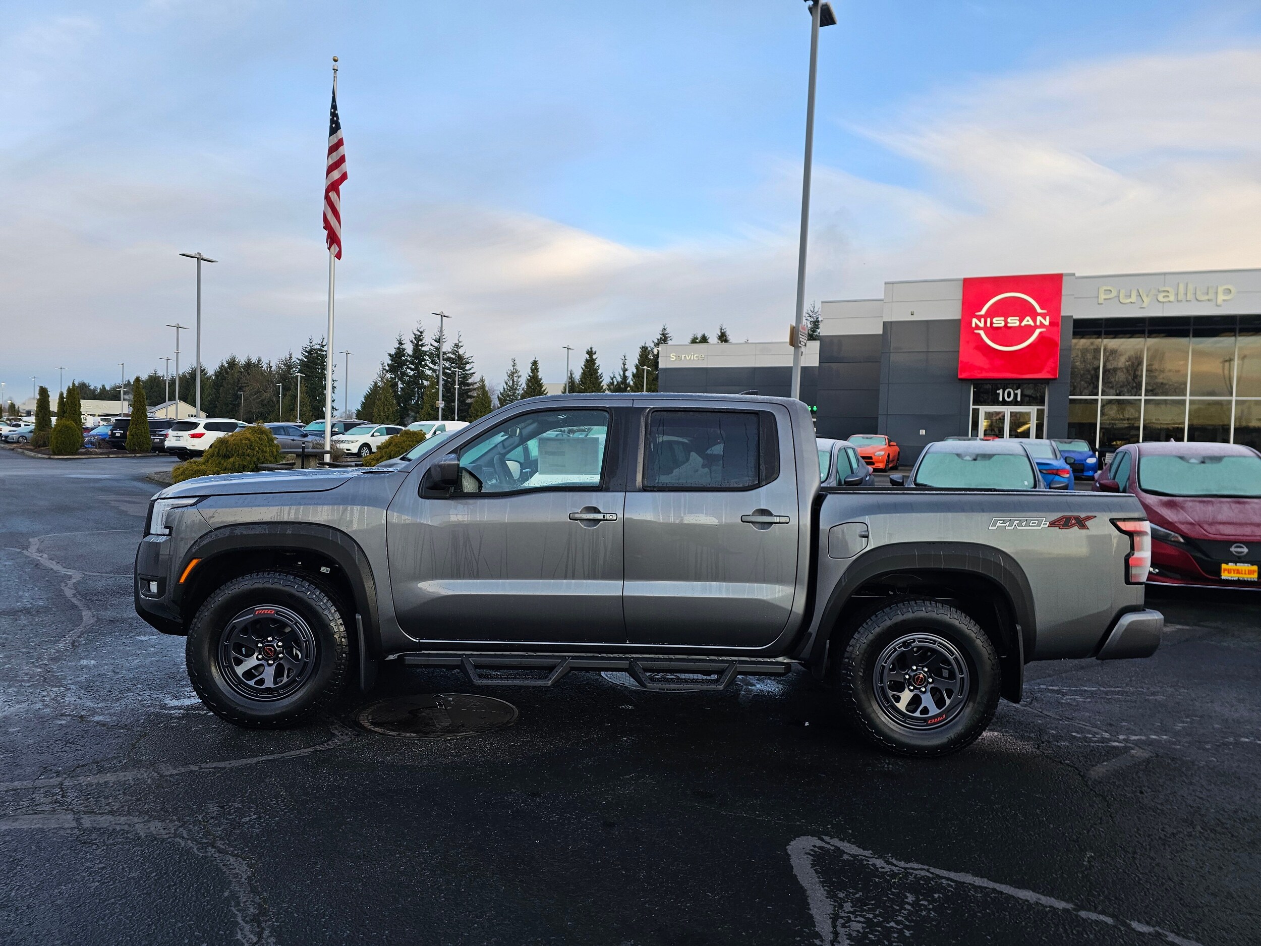 2025 Nissan Frontier PRO-4X photo 2