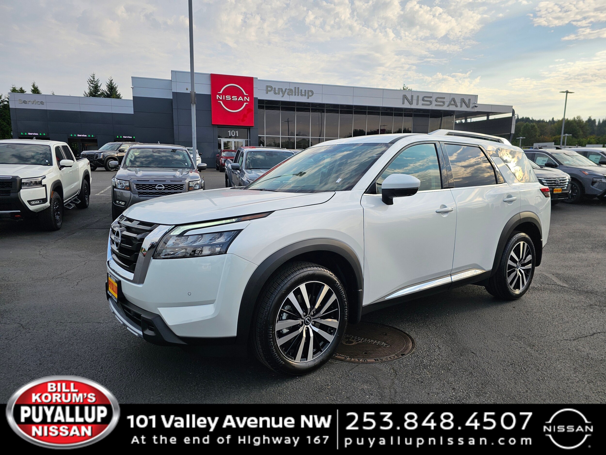 2025 Nissan Pathfinder Platinum's photo