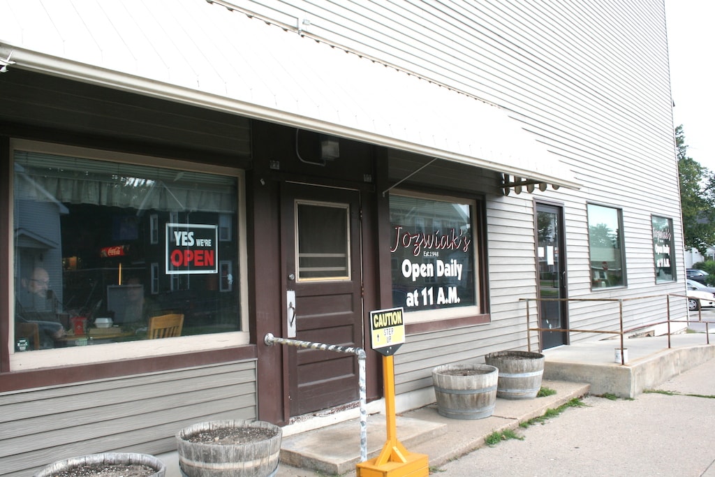Jozwiak ext.JPG
