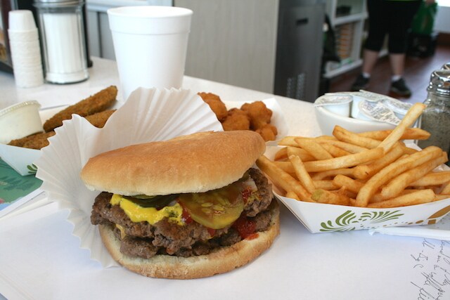 Clydes burger.JPG