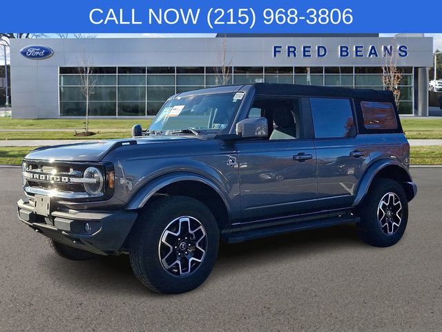 2022 Ford Bronco Outer Banks photo 2