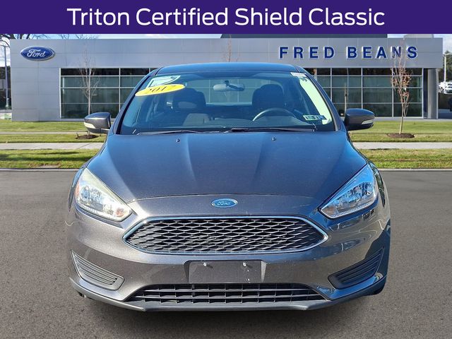 2017 Ford Focus SE photo 2