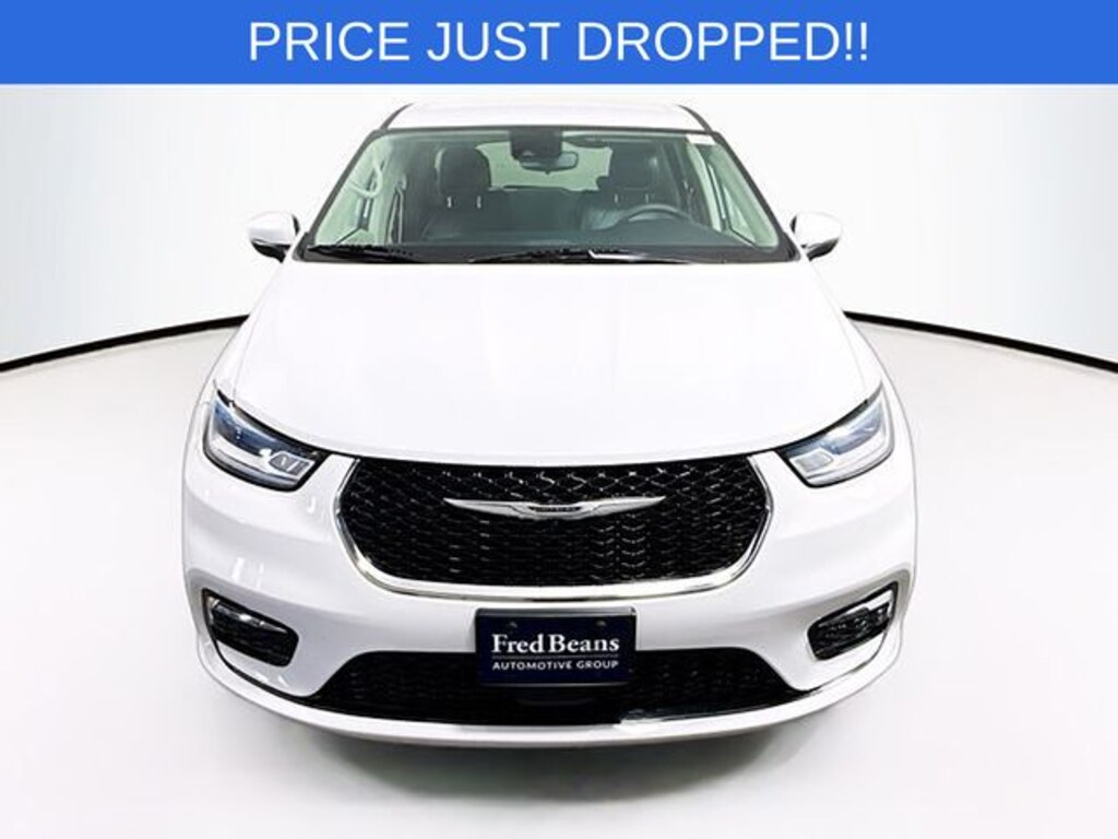 Used 2023 Chrysler Pacifica Touring L