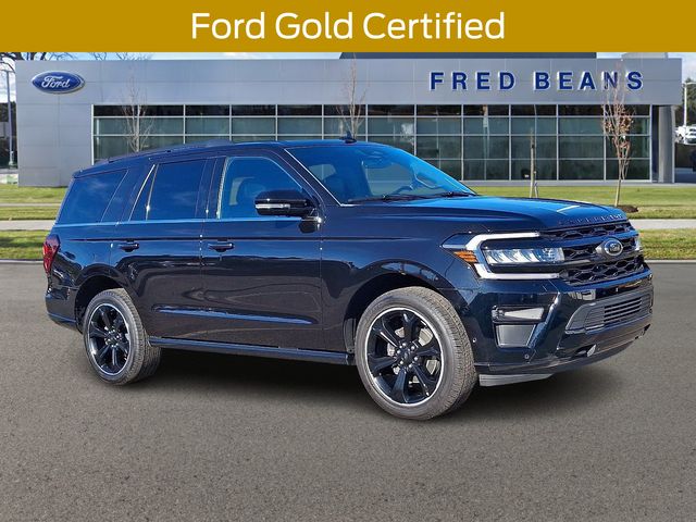 2022 Ford Expedition Limited's photo