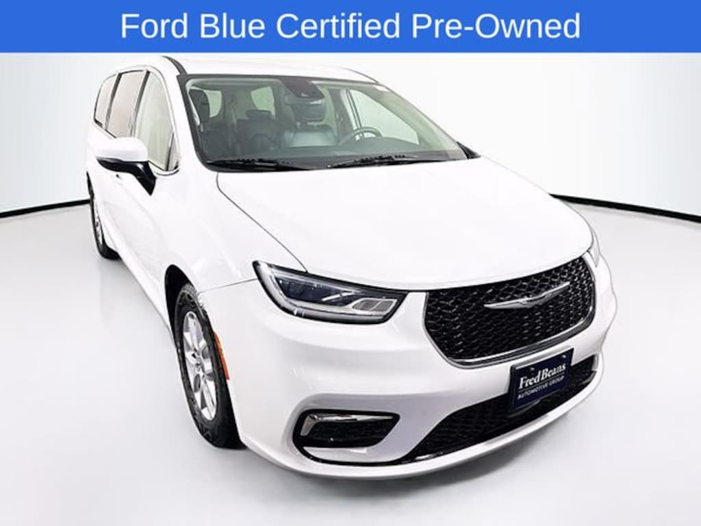 Used 2023 Chrysler Pacifica Touring L